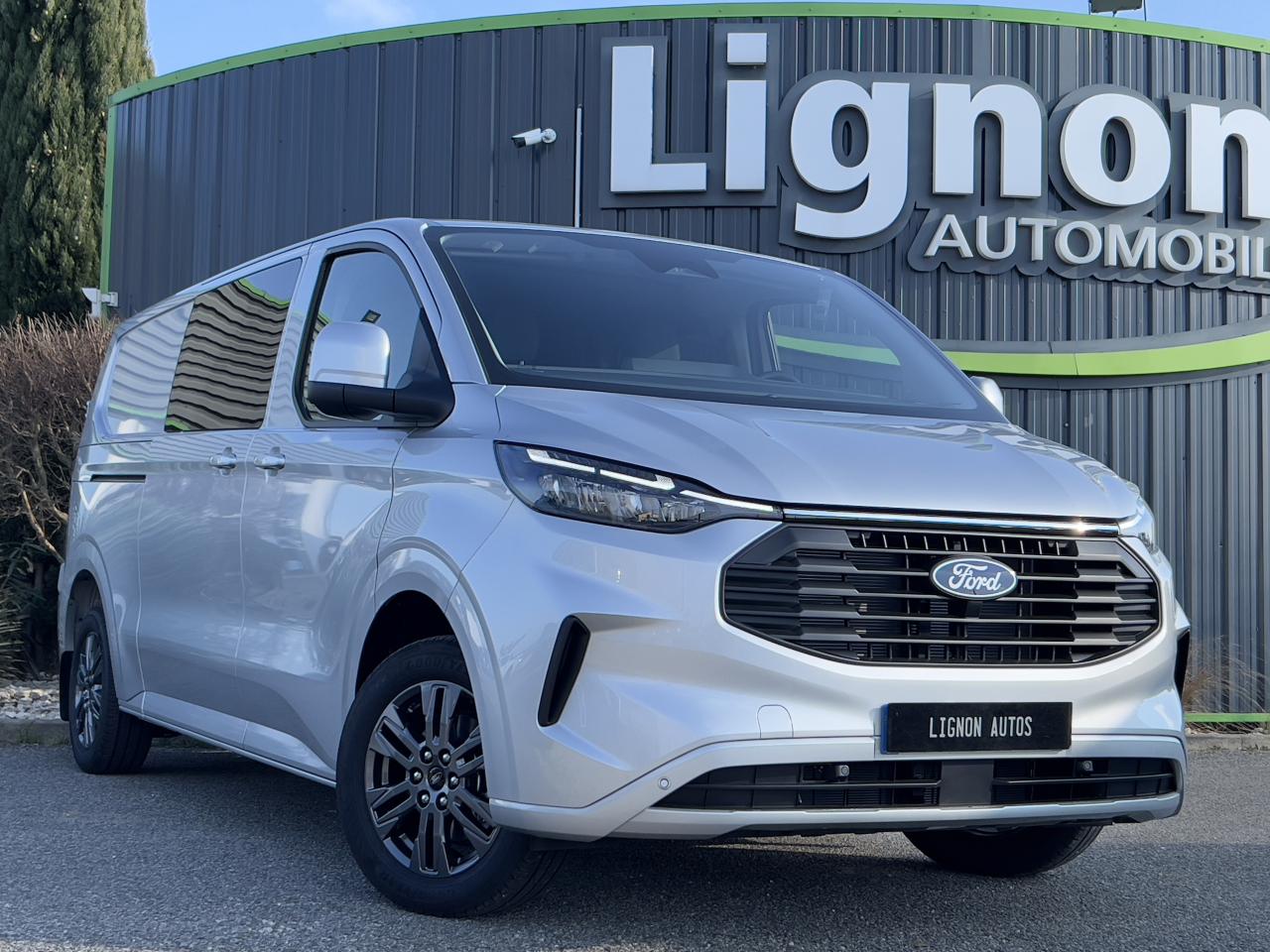 Photo FORD TRANSIT CUSTOM Limited cabine approfondie L2H1 2.0 TDCI 170 BVA Garantie 5 ans / 200 000kms - Attelage -TVA Apparen