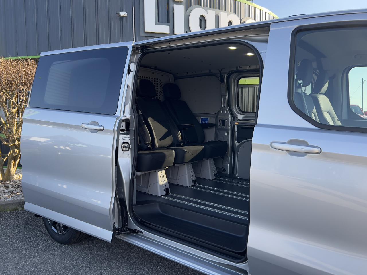Photo FORD TRANSIT CUSTOM Limited cabine approfondie L2H1 2.0 TDCI 170 BVA Garantie 5 ans / 200 000kms - Attelage -TVA Apparen