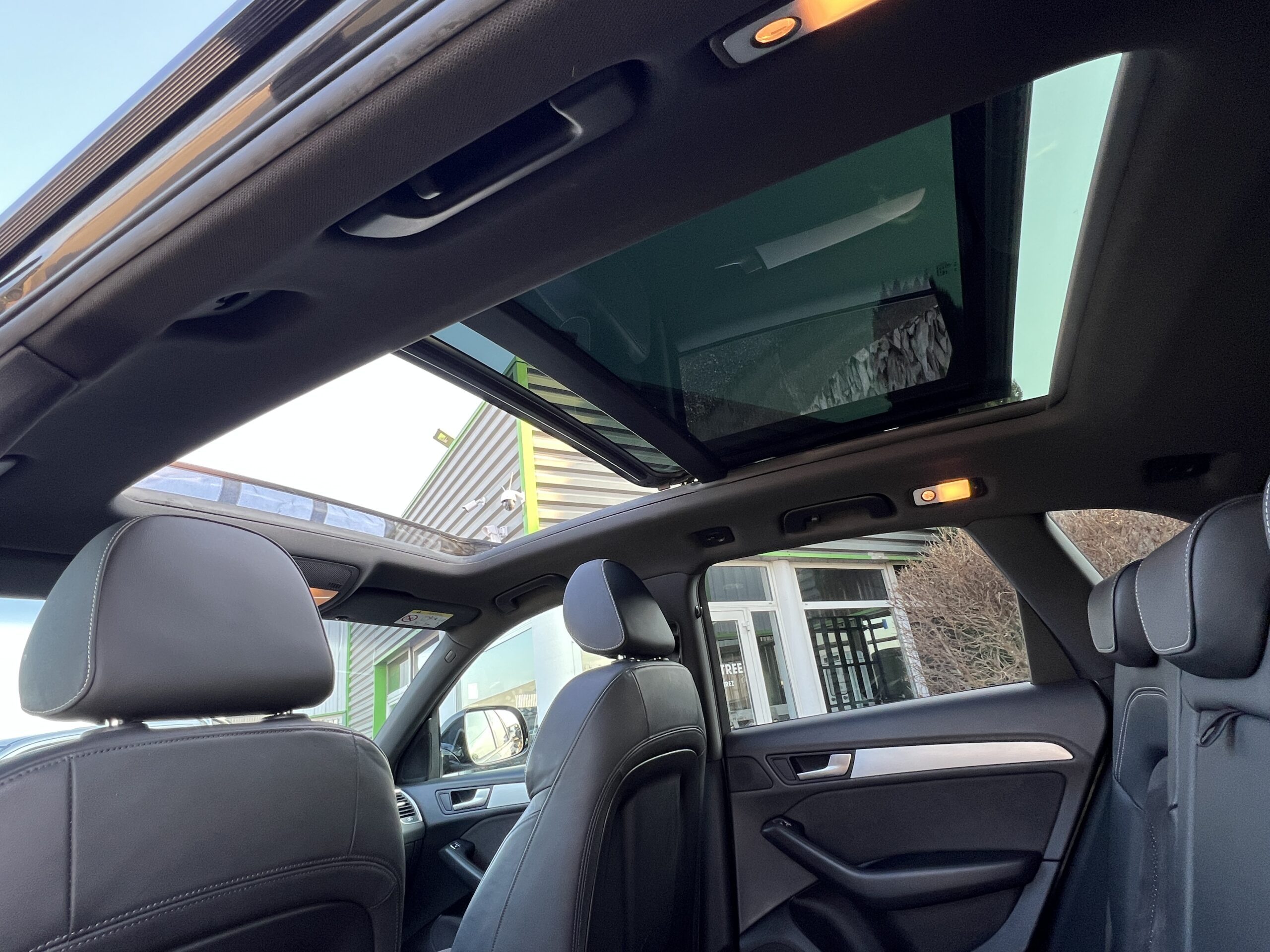 Photo Audi Q5 S-line 2.0 190 ch S-tronic - 1er main - Origine France - toit panoramique