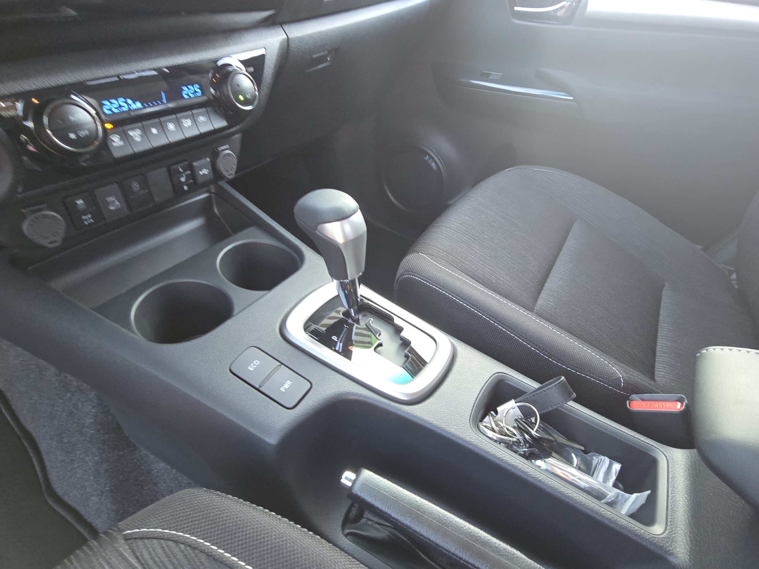 Photo Toyota Hilux double cabine 2.4 D4-D 150 BVA Legende