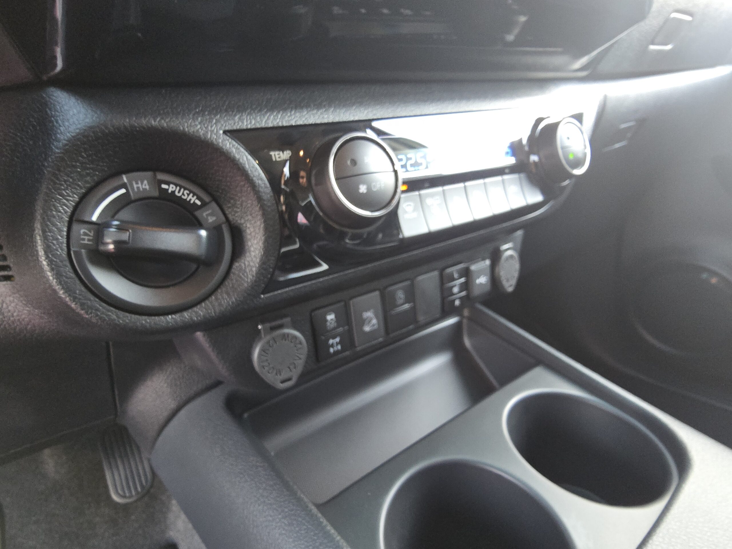Photo Toyota Hilux double cabine 2.4 D4-D 150 BVA Legende