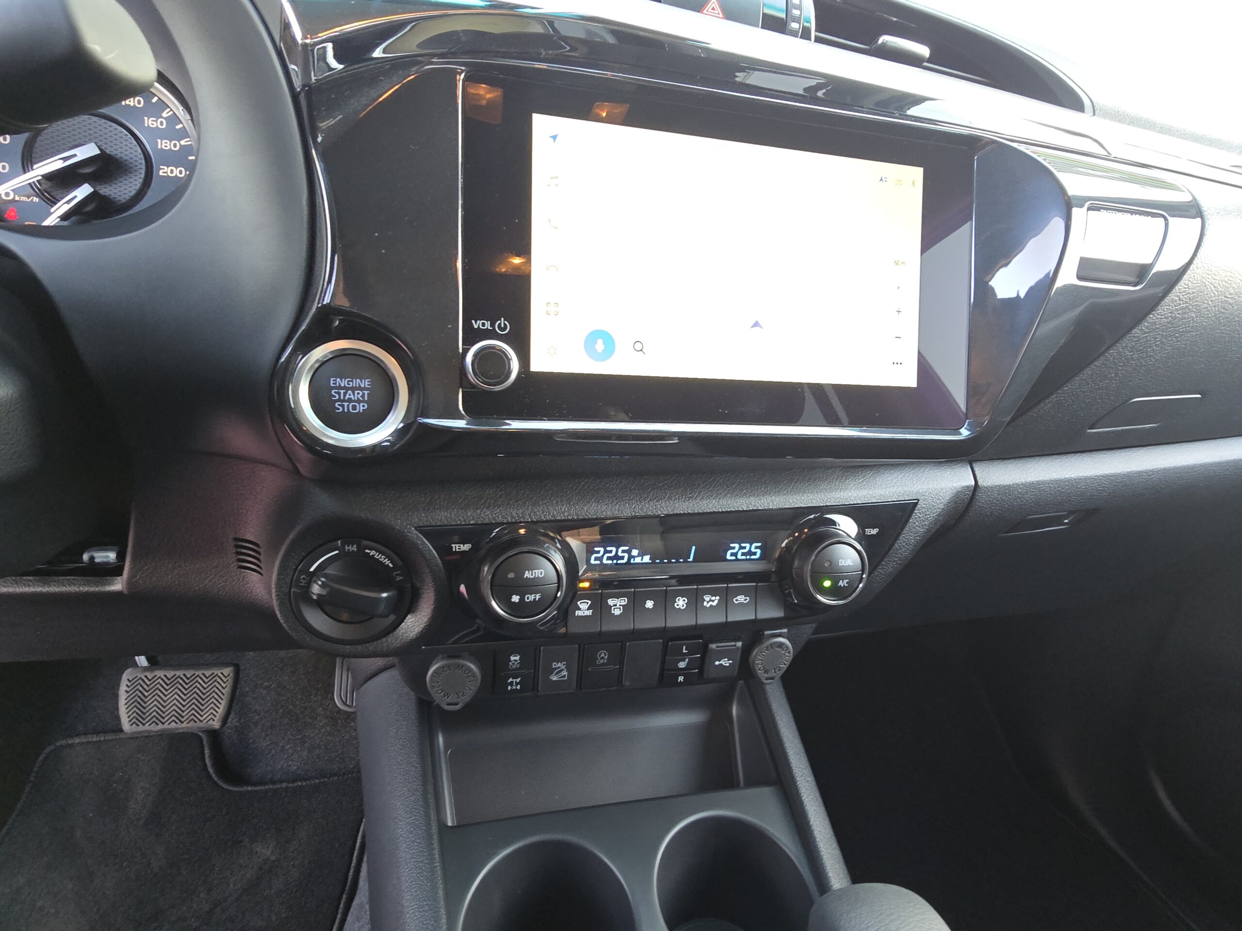 Photo Toyota Hilux double cabine 2.4 D4-D 150 BVA Legende