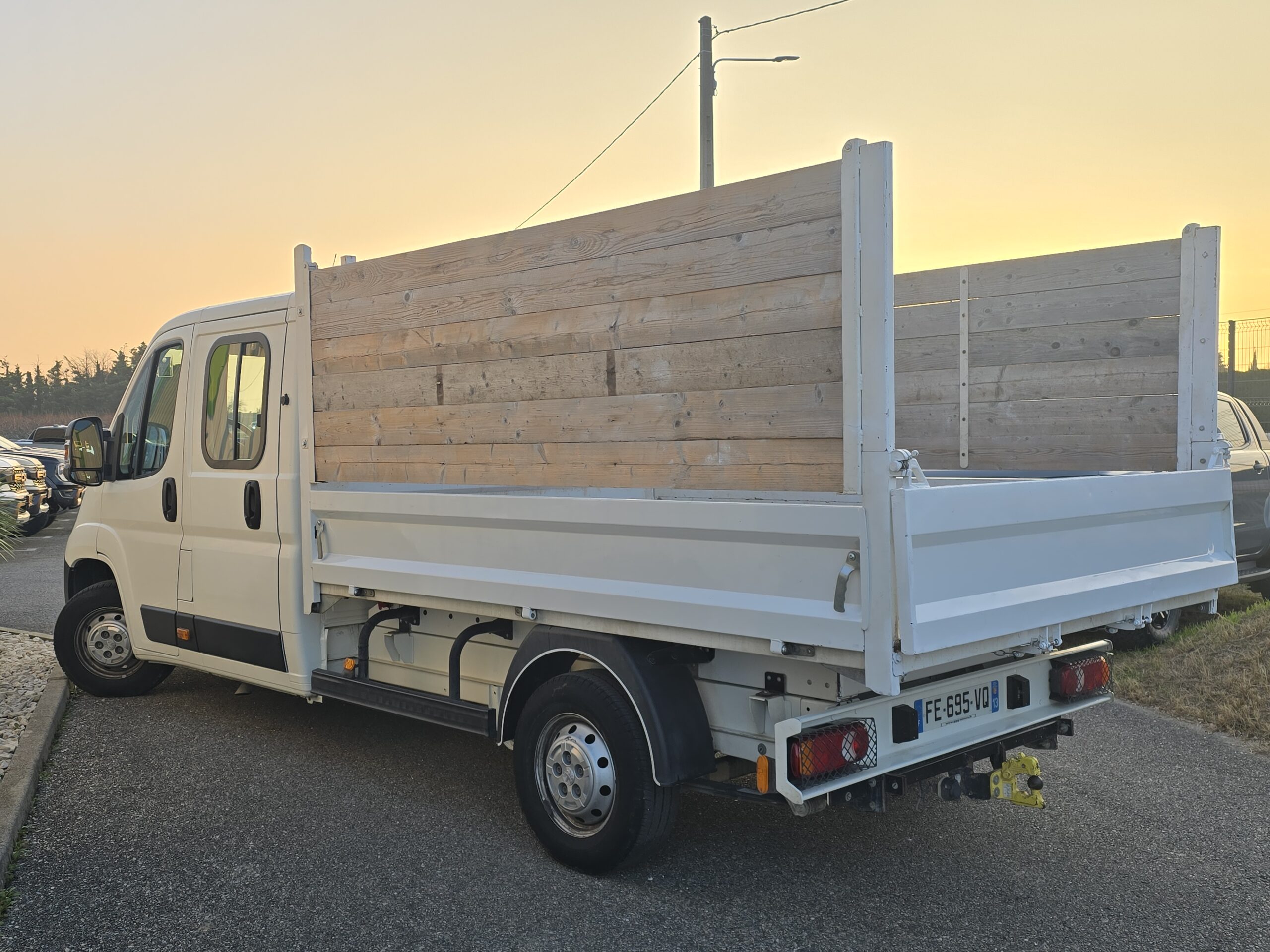Photo Peugeot Boxer 2.0 HDI 130 Double Cabine 7 places Benne Hydraulique - TVA RECUPERABLE