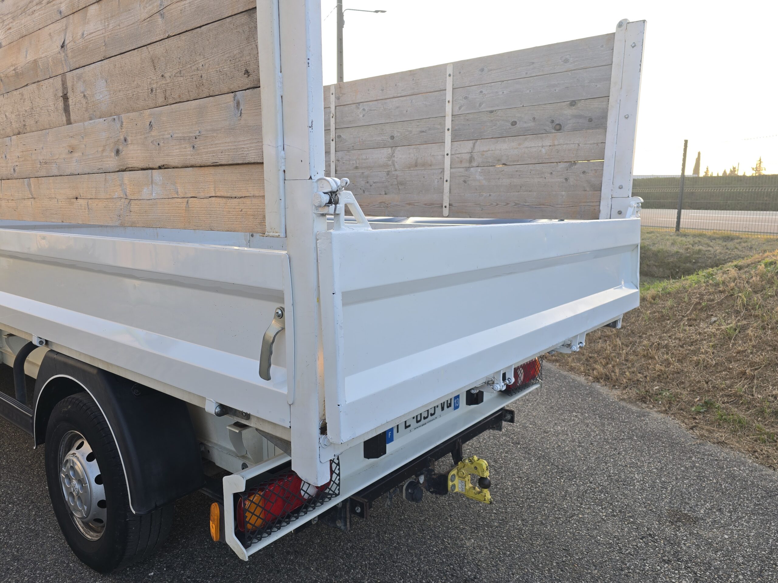Photo Peugeot Boxer 2.0 HDI 130 Double Cabine 7 places Benne Hydraulique - TVA RECUPERABLE