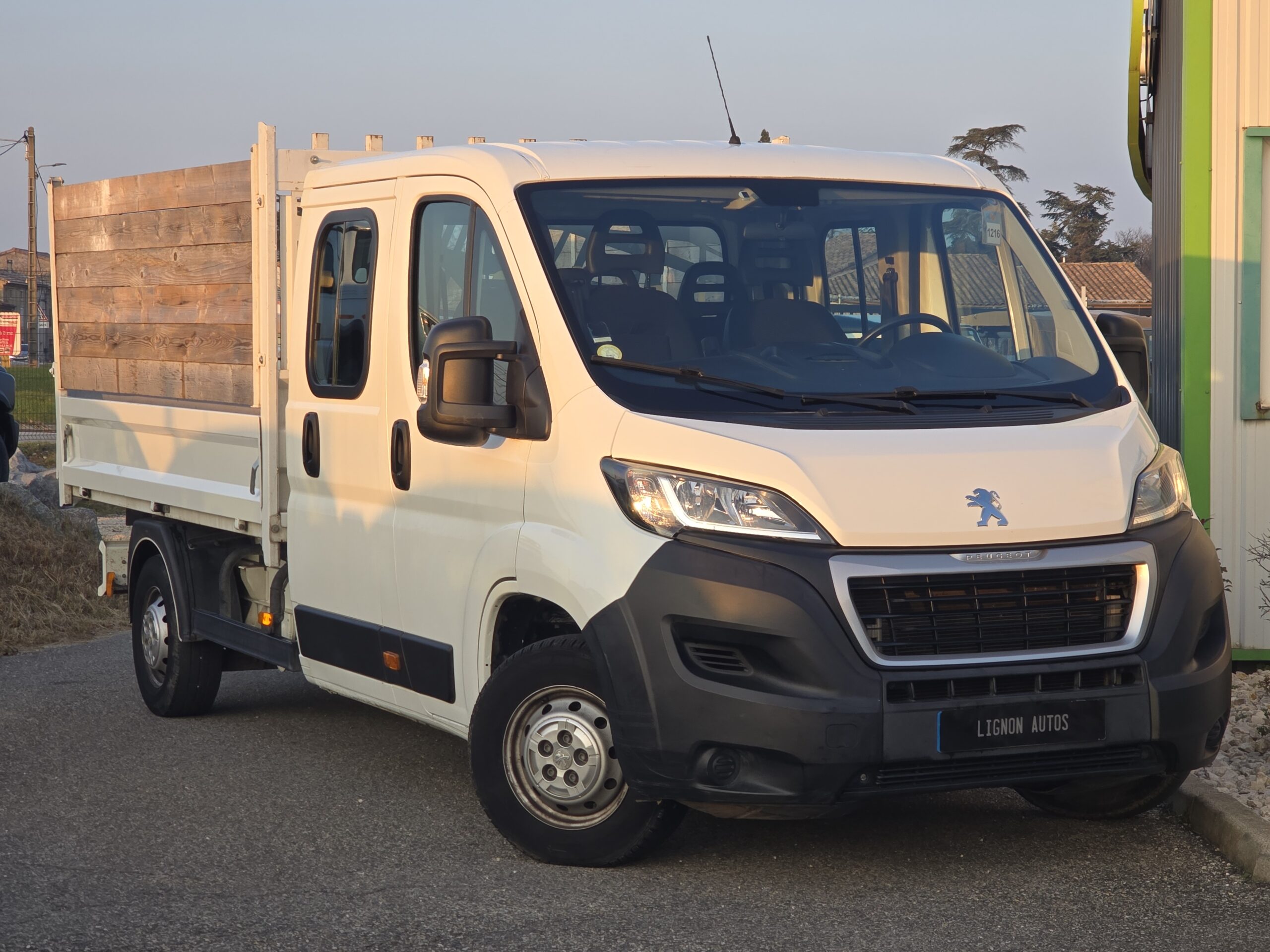 Photo Peugeot Boxer 2.0 HDI 130 Double Cabine 7 places Benne Hydraulique - TVA RECUPERABLE