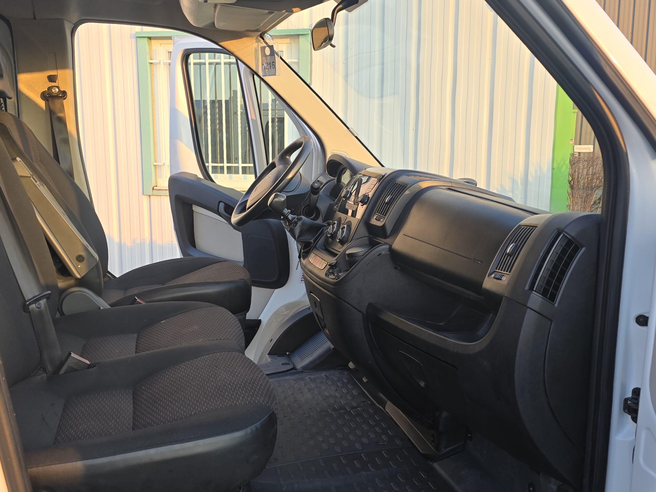 Photo Peugeot Boxer 2.0 HDI 130 Double Cabine 7 places Benne Hydraulique - TVA RECUPERABLE