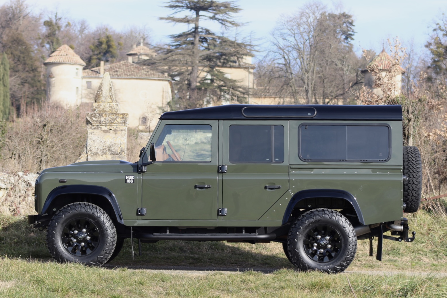 Photo Land Rover Defender 110 td4 sw 5 places "Hunter Green"