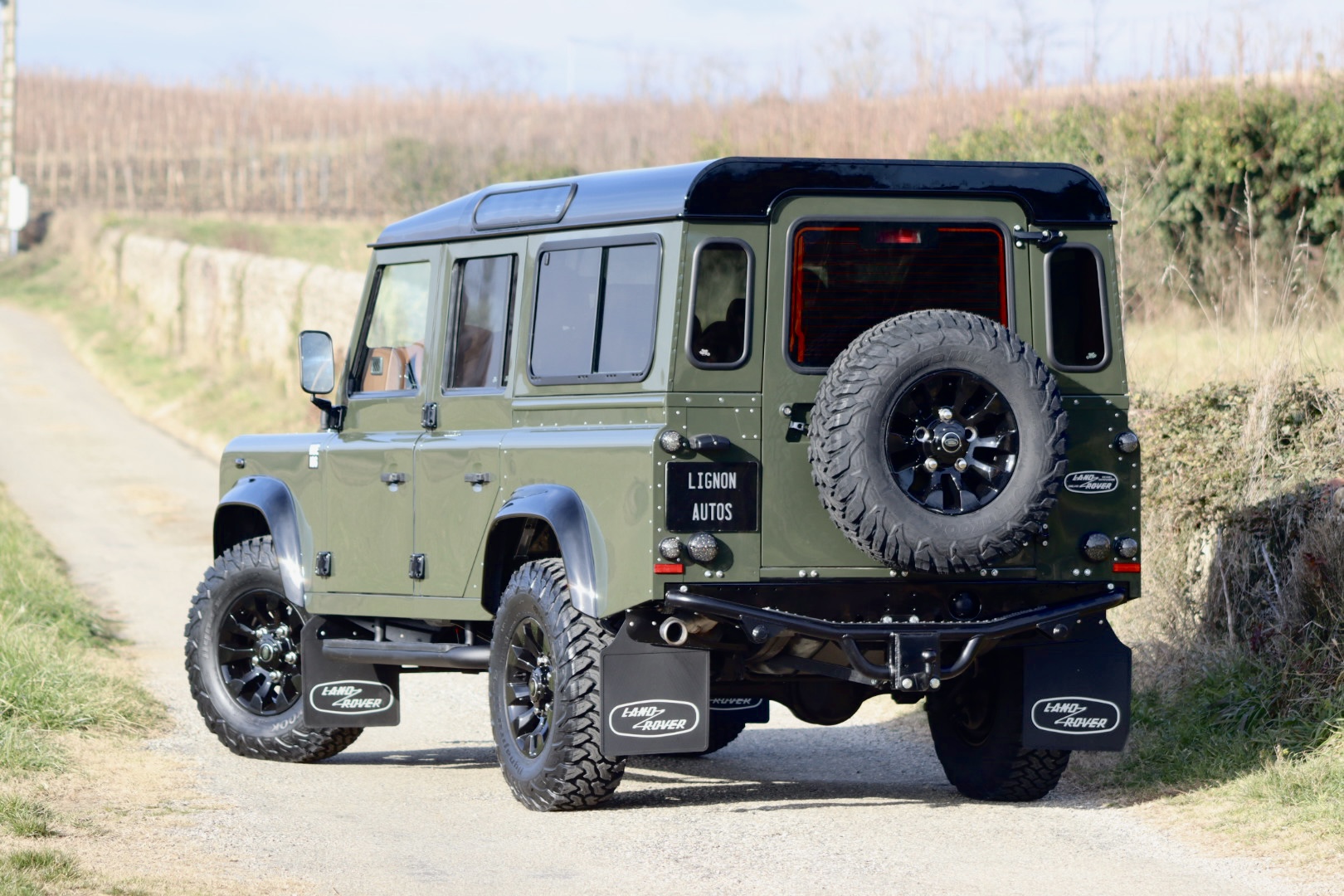 Photo Land Rover Defender 110 td4 sw 5 places "Hunter Green"