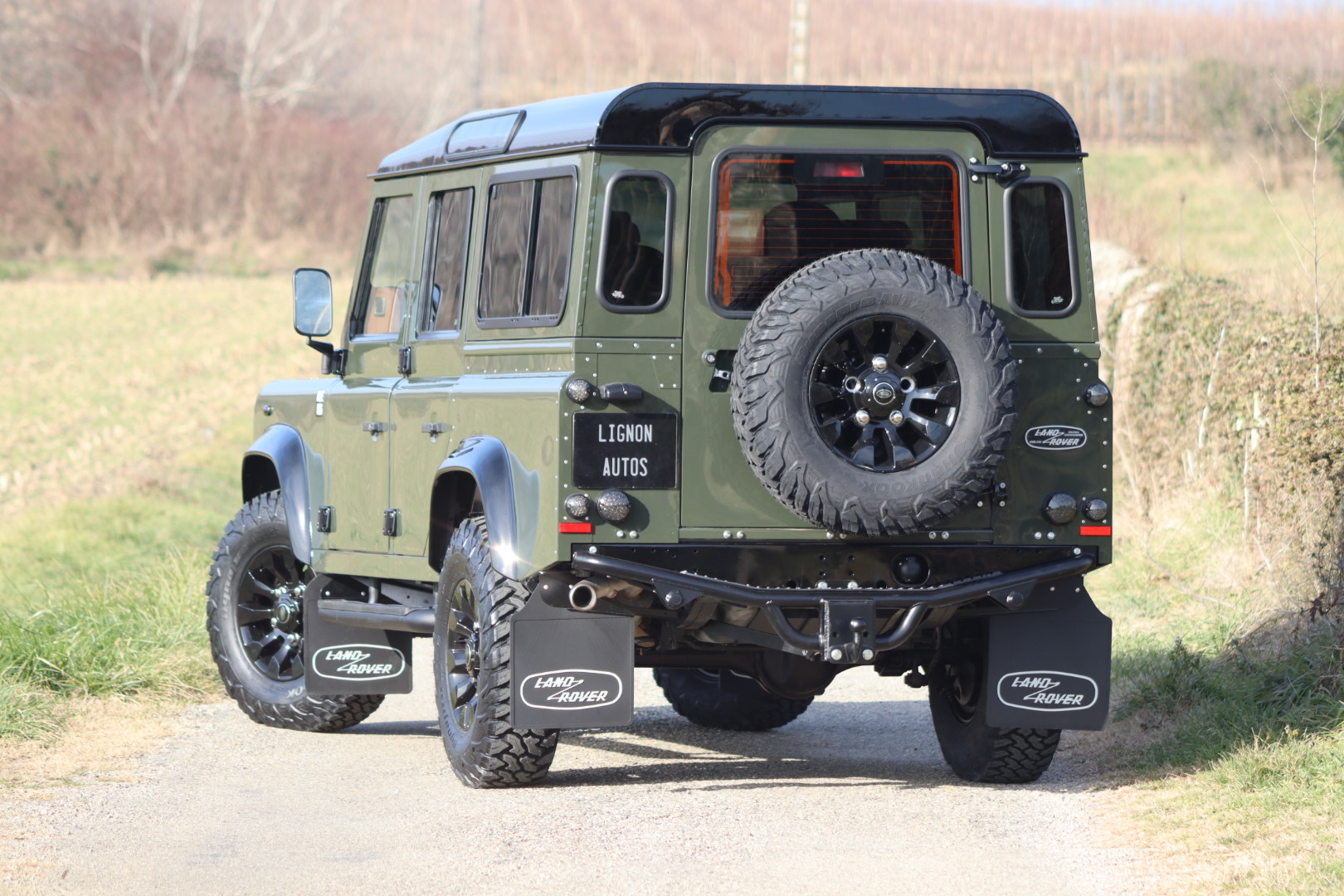 Photo Land Rover Defender 110 td4 sw 5 places "Hunter Green"