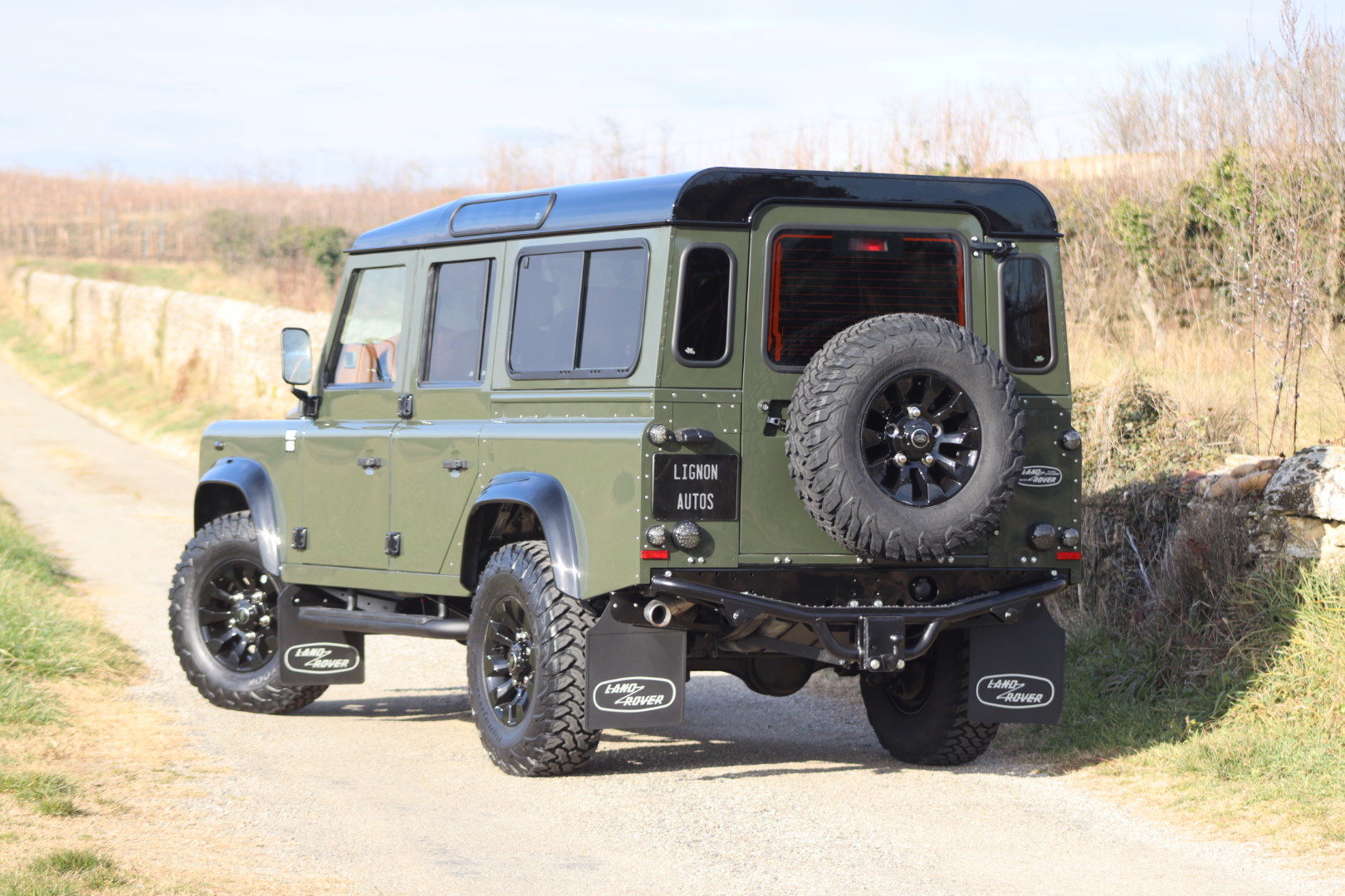 Photo Land Rover Defender 110 td4 sw 5 places "Hunter Green"