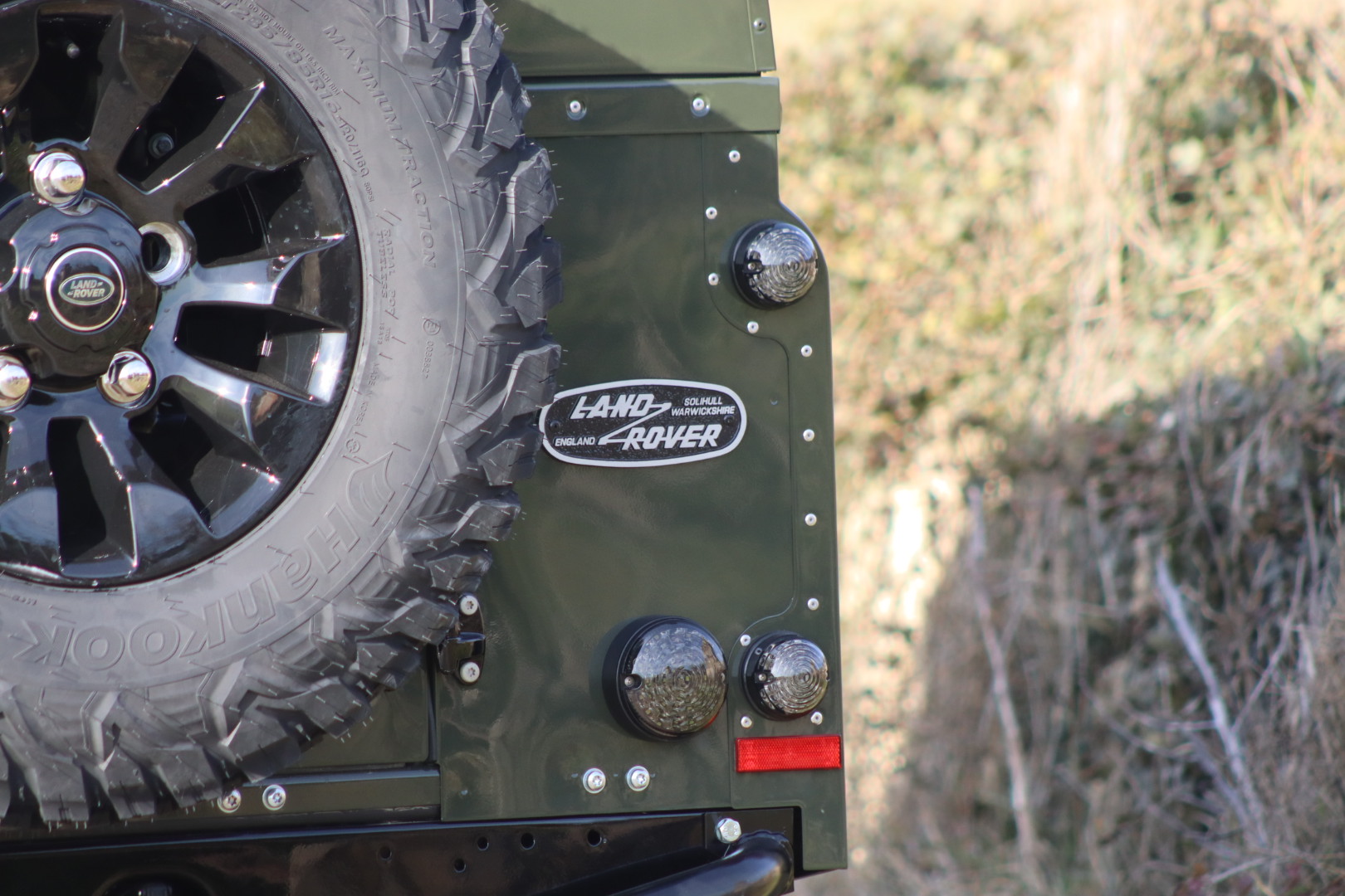 Photo Land Rover Defender 110 td4 sw 5 places "Hunter Green"