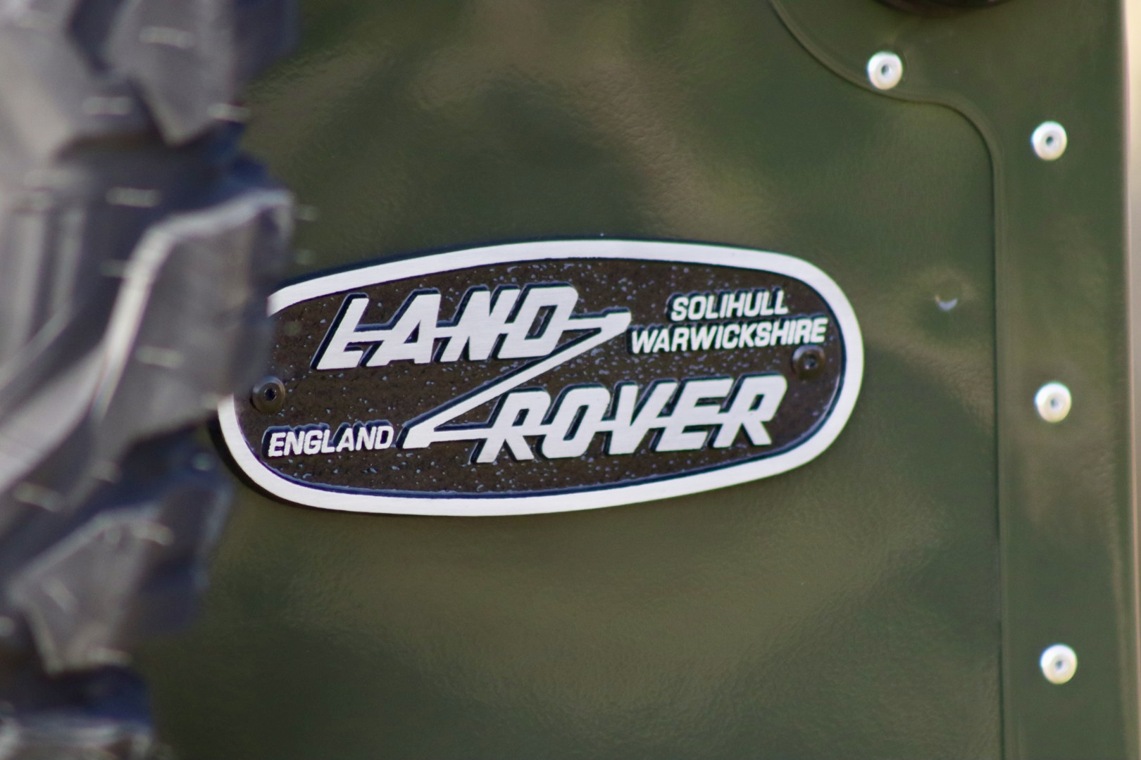 Photo Land Rover Defender 110 td4 sw 5 places "Hunter Green"