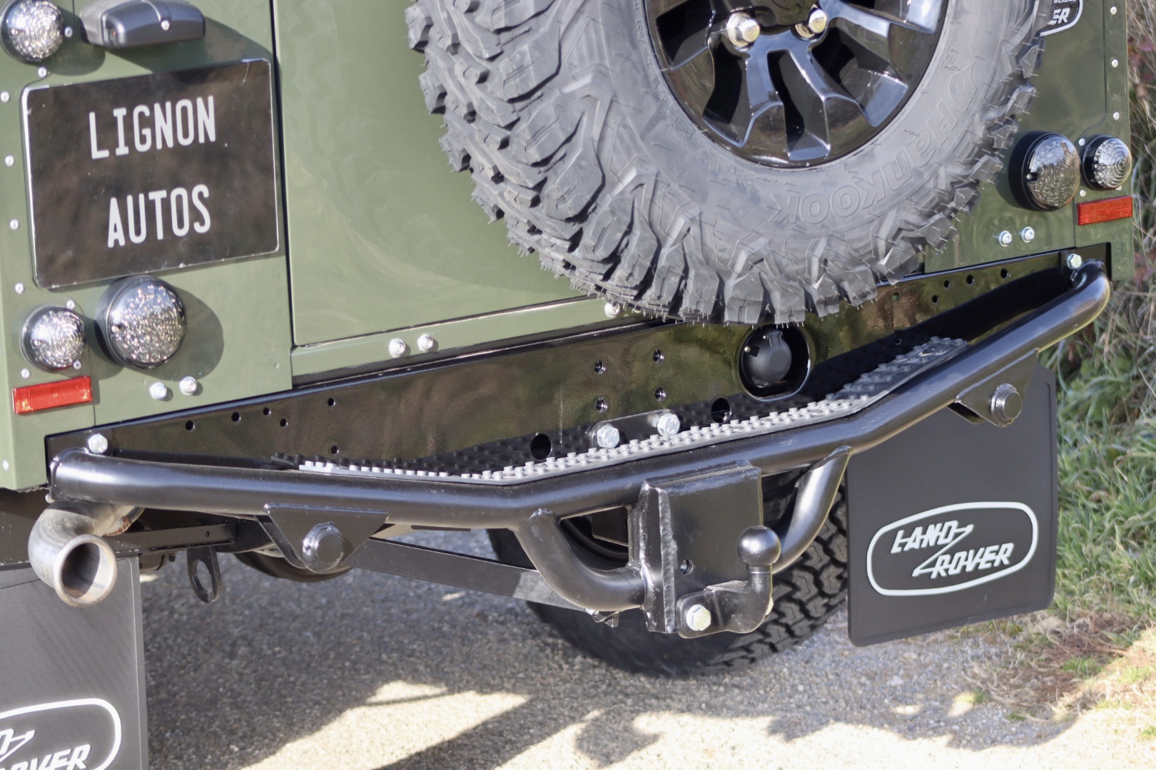 Photo Land Rover Defender 110 td4 sw 5 places "Hunter Green"