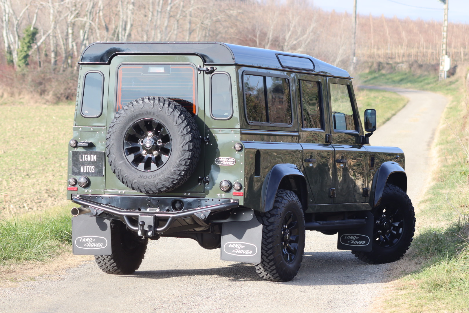 Photo Land Rover Defender 110 td4 sw 5 places "Hunter Green"
