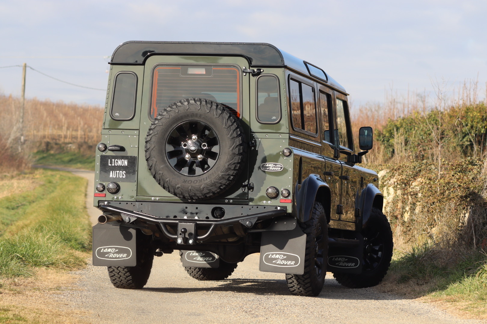 Photo Land Rover Defender 110 td4 sw 5 places "Hunter Green"