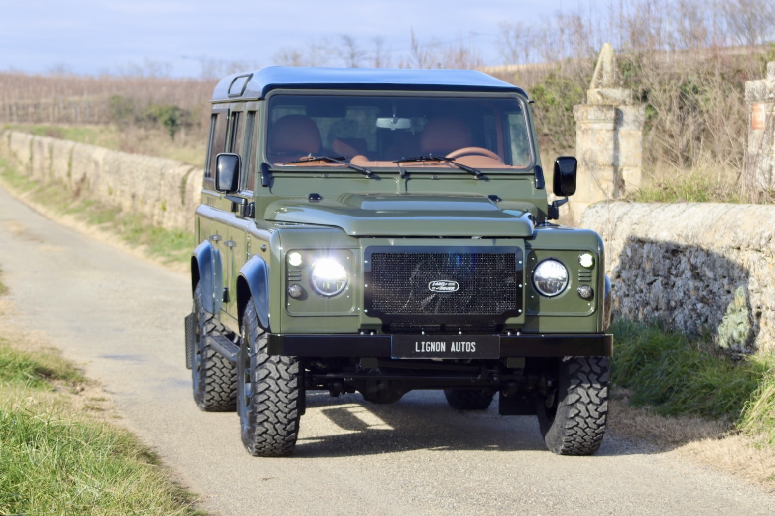 Photo Land Rover Defender 110 td4 sw 5 places "Hunter Green"