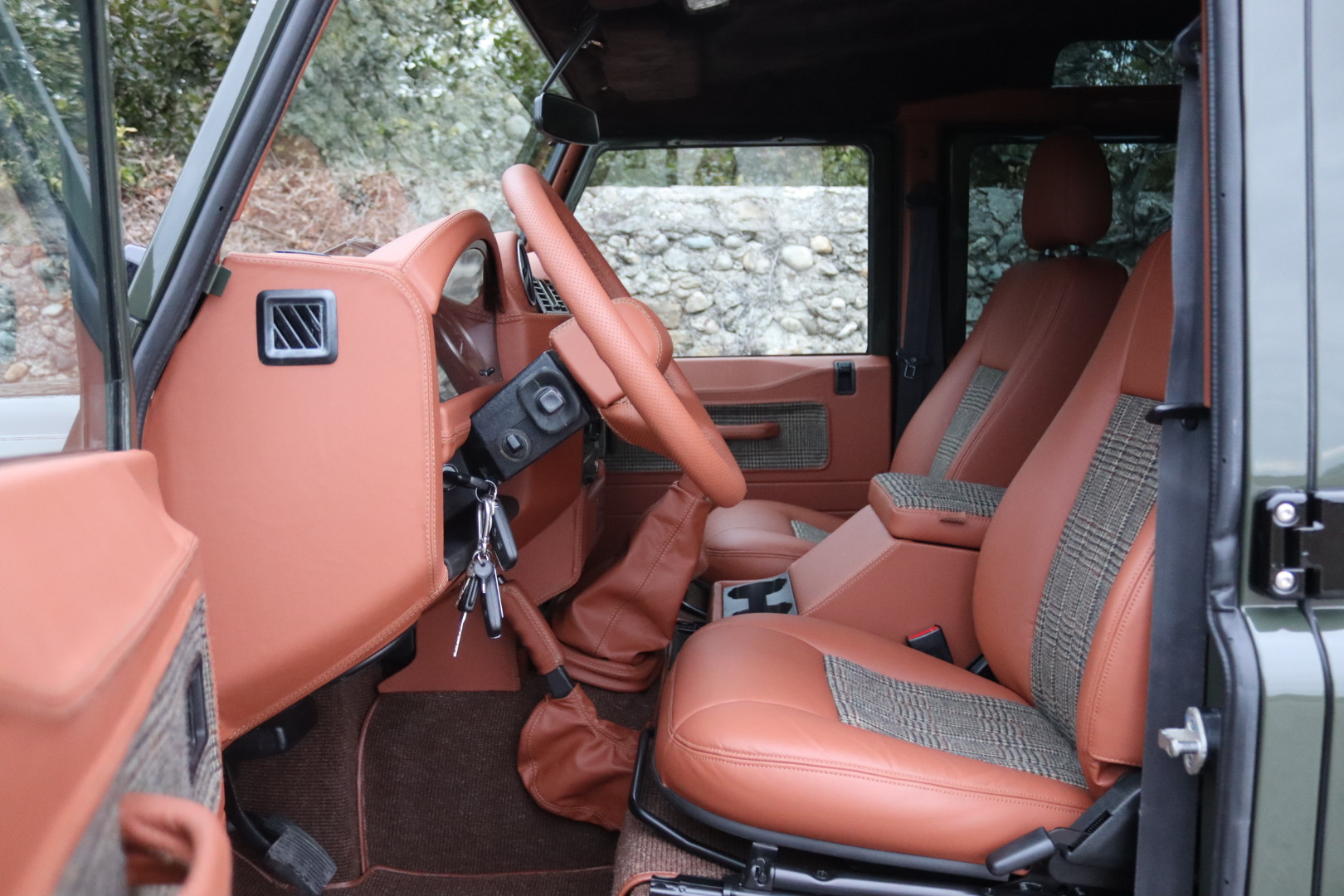Photo Land Rover Defender 110 td4 sw 5 places "Hunter Green"