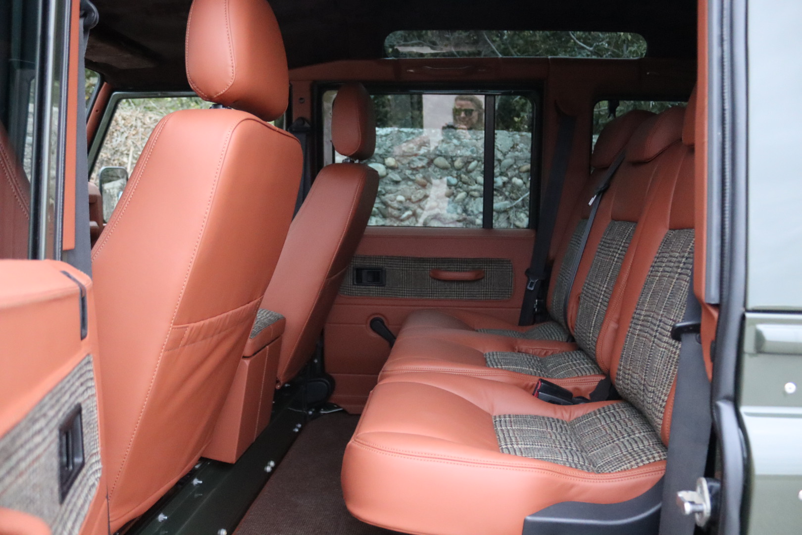 Photo Land Rover Defender 110 td4 sw 5 places "Hunter Green"