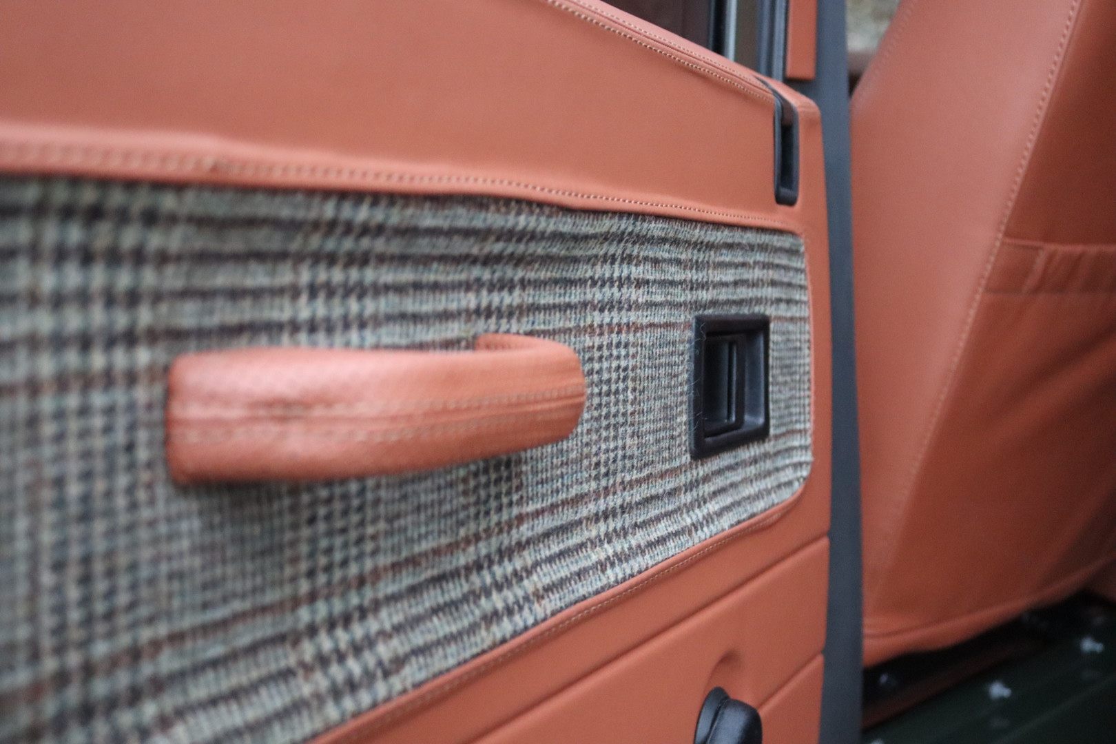 Photo Land Rover Defender 110 td4 sw 5 places "Hunter Green"