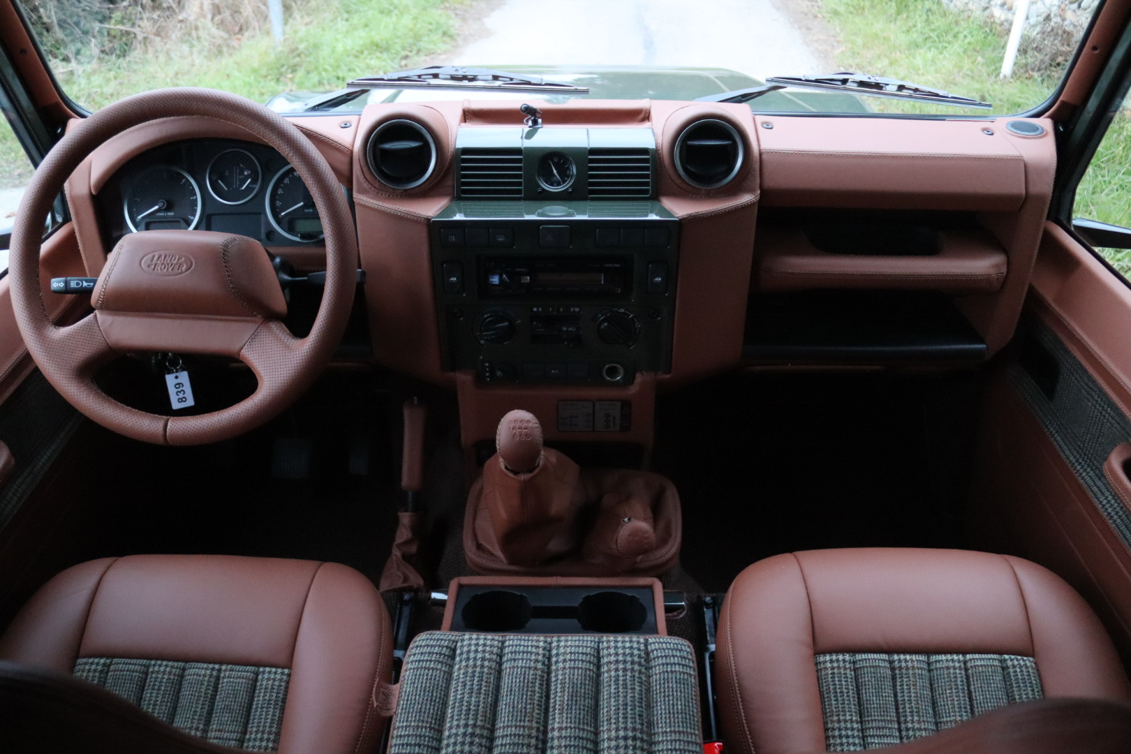 Photo Land Rover Defender 110 td4 sw 5 places "Hunter Green"
