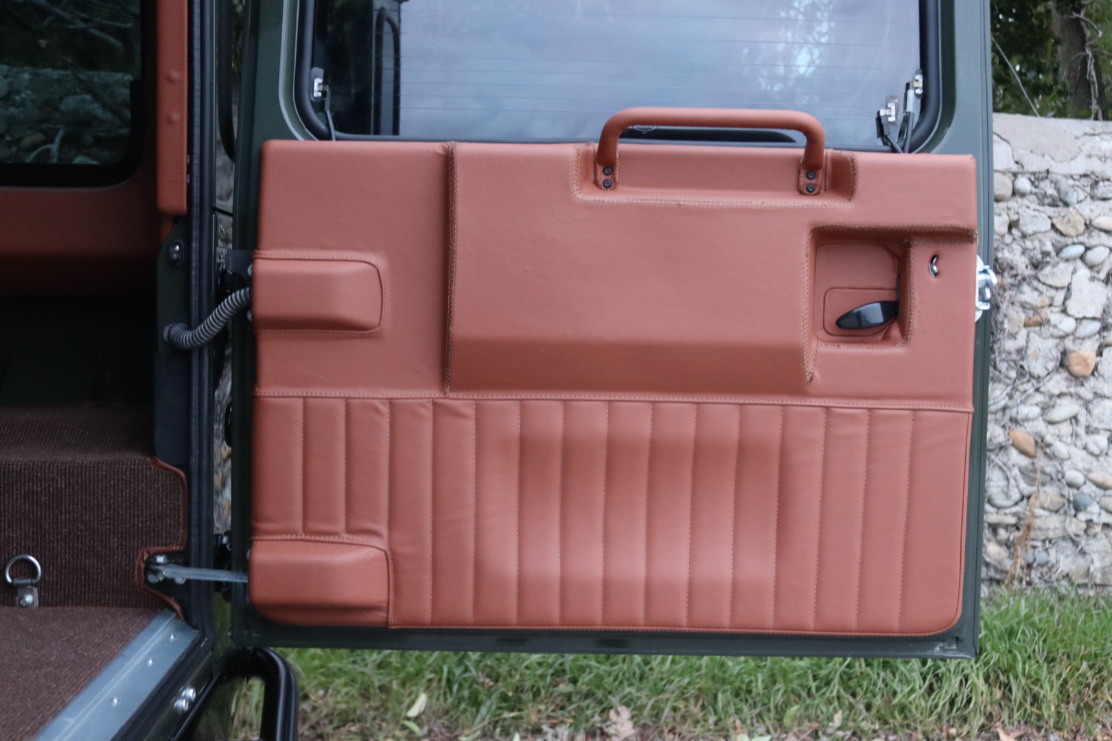 Photo Land Rover Defender 110 td4 sw 5 places "Hunter Green"