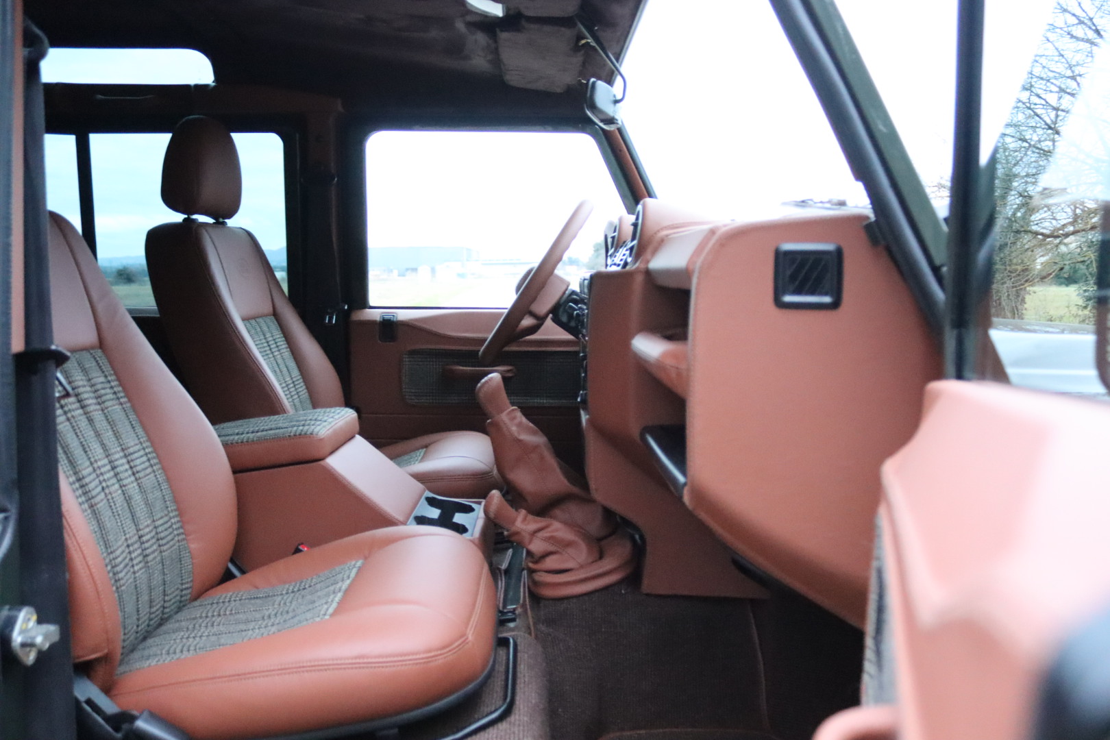 Photo Land Rover Defender 110 td4 sw 5 places "Hunter Green"