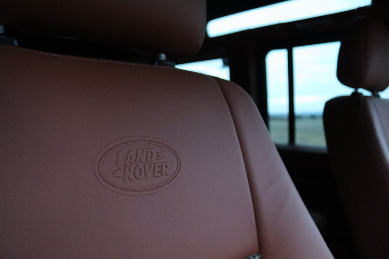 Photo Land Rover Defender 110 td4 sw 5 places "Hunter Green"
