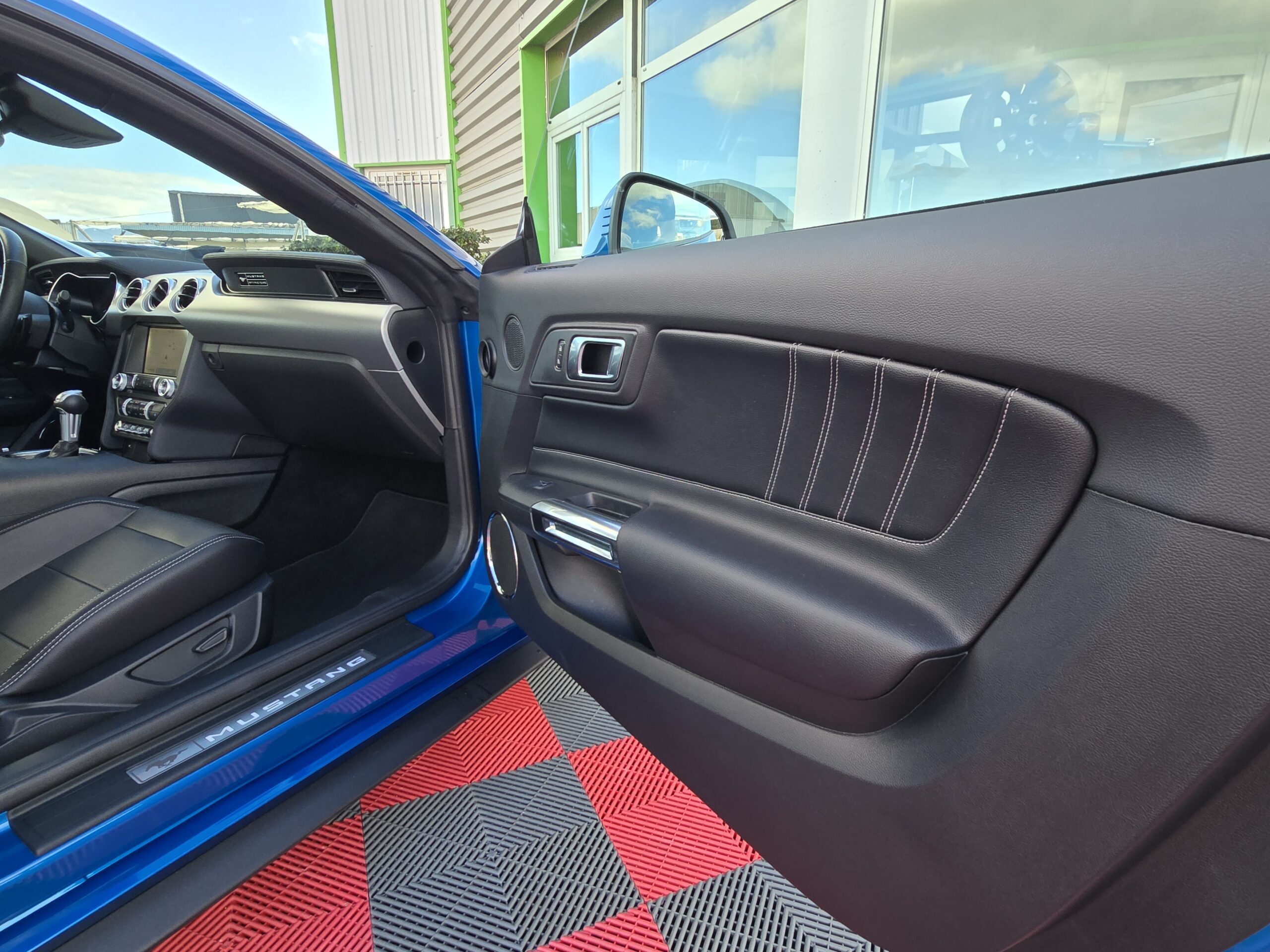 Photo Ford Mustang GT 5.0 v8 Fastback 450 ch BVA10 - 2020 - 13 200KM