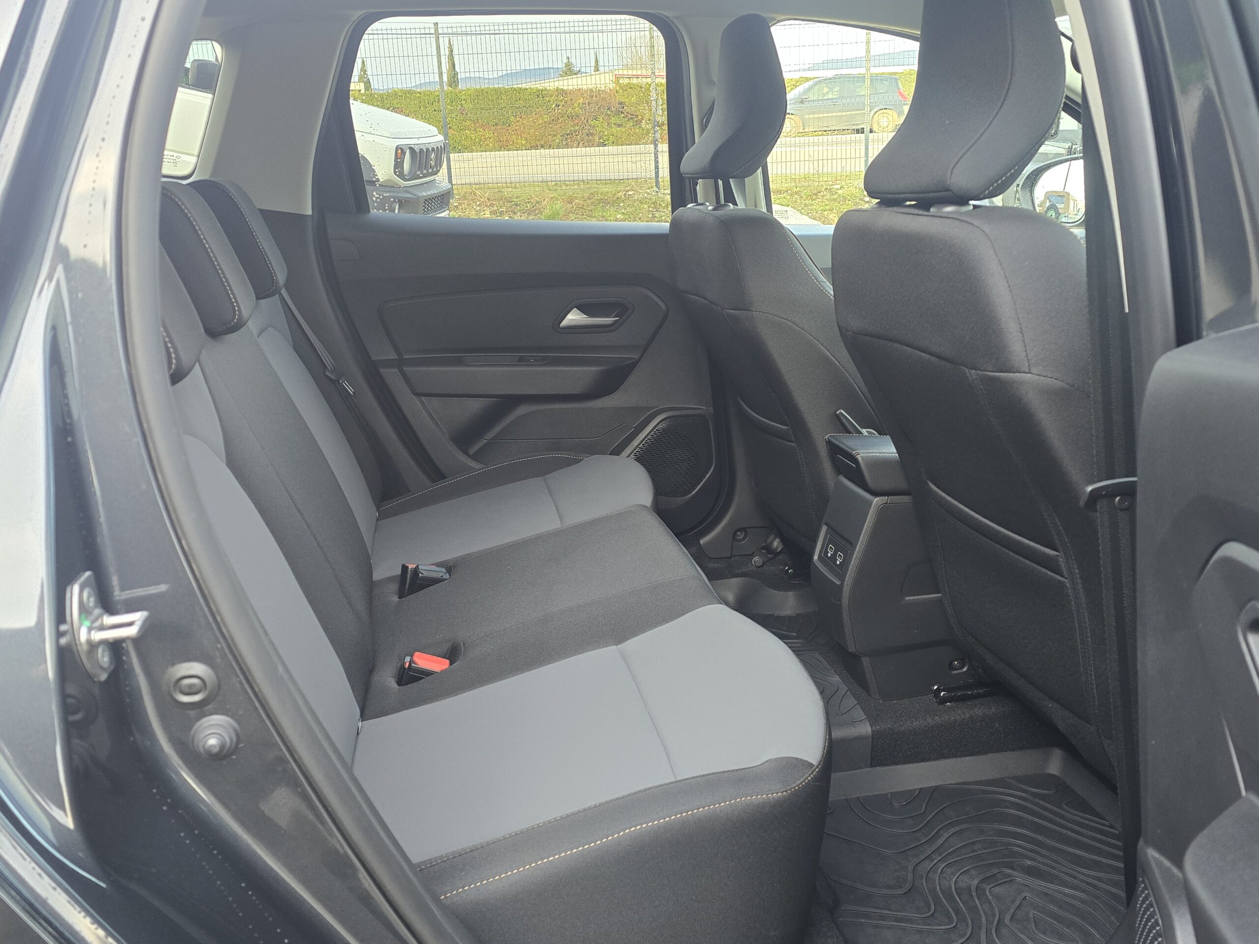 Photo Dacia Duster Extreme Blue DCI 115 4X4 Sièges chauffants + RS
