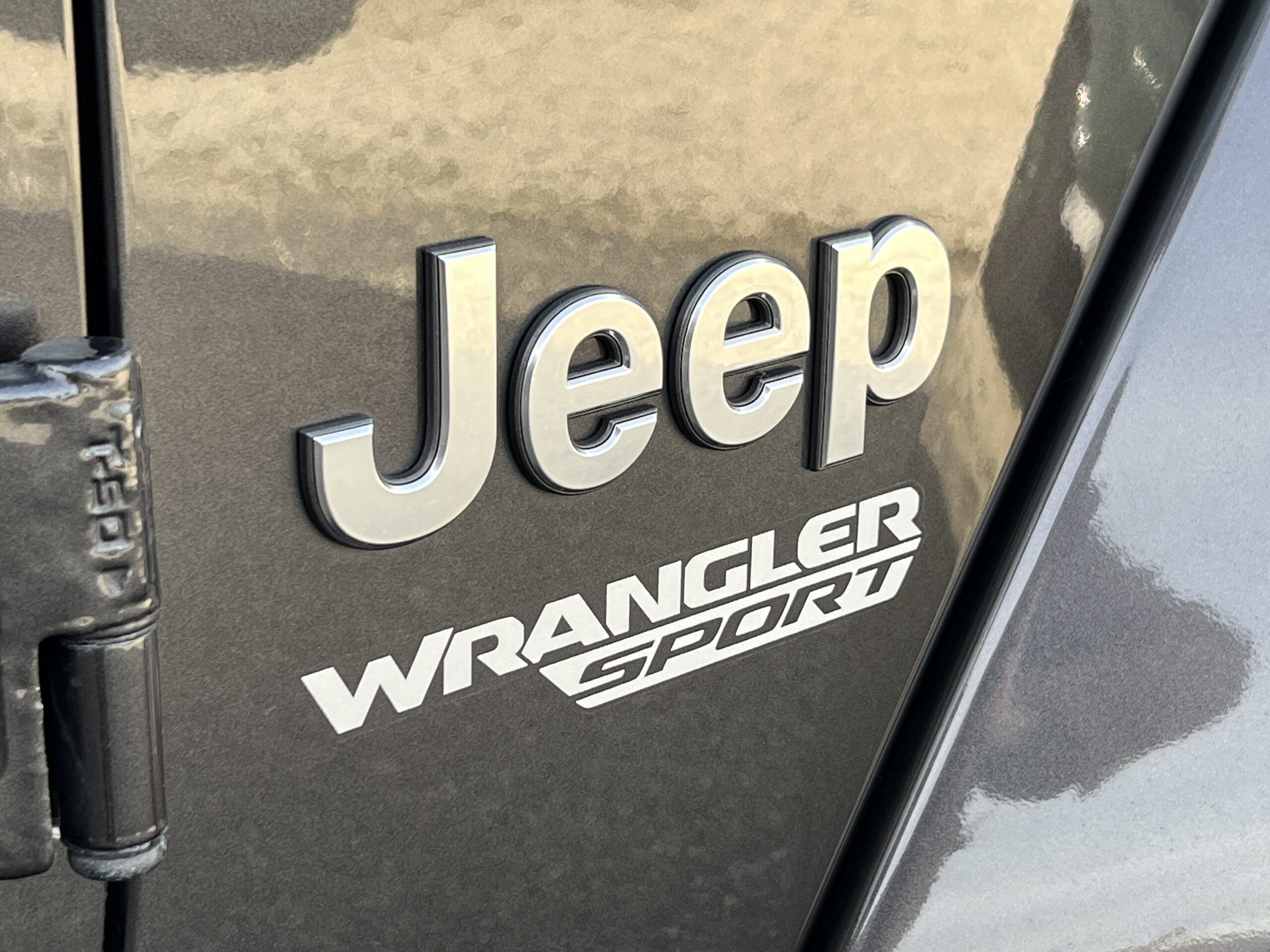 Photo Jeep Wrangler Overland JL 3 Porte Essence 2.0 T 272 ch 4 places Hard top - Attelage