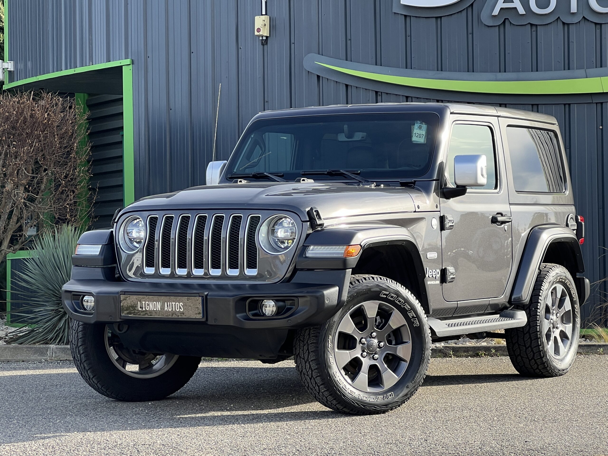 Photo Jeep Wrangler Overland JL 3 Porte Essence 2.0 T 272 ch 4 places Hard top - Attelage