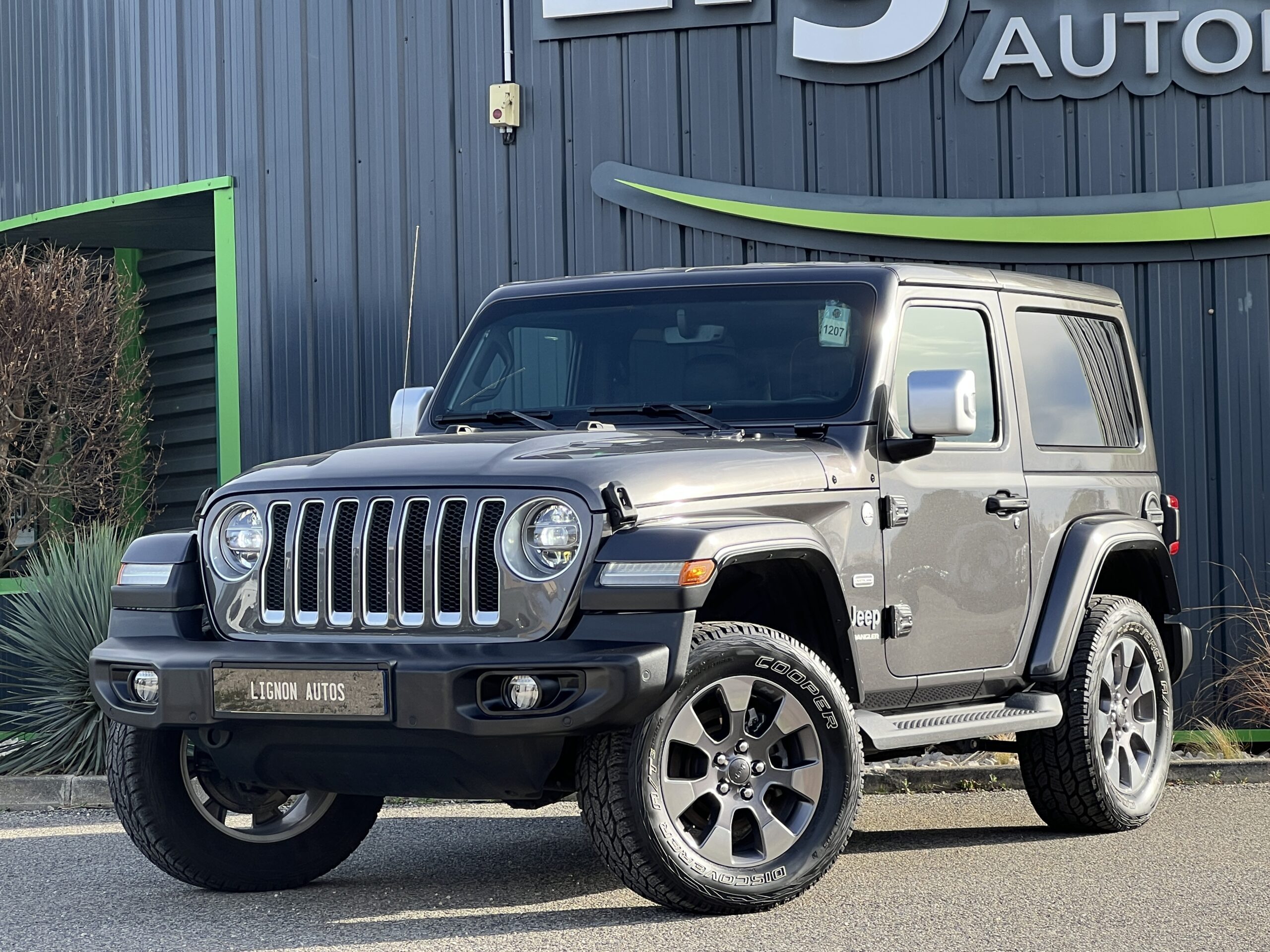 Photo Jeep Wrangler Overland JL 3 Porte Essence 2.0 T 272 ch 4 places Hard top - Attelage