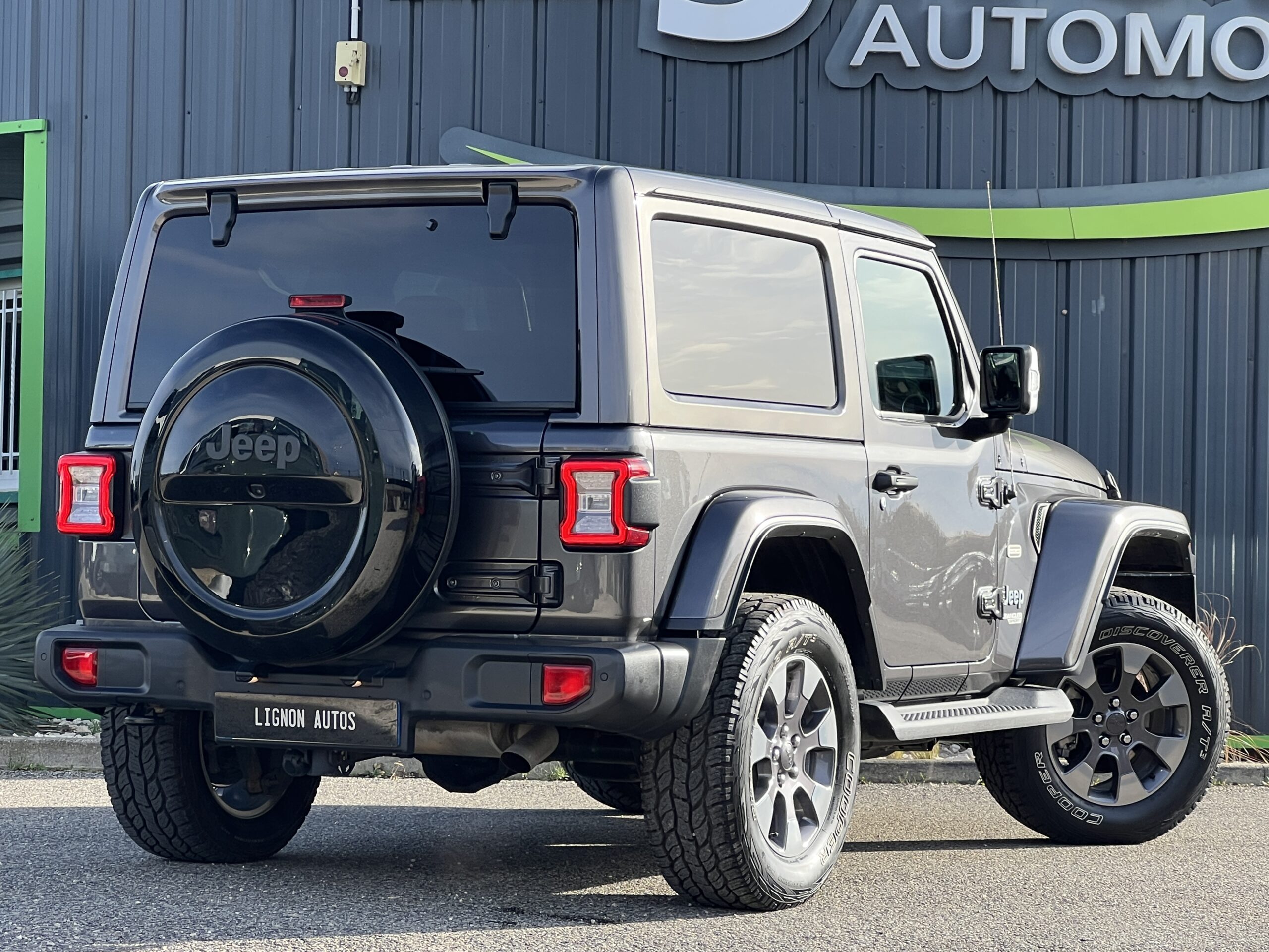 Photo Jeep Wrangler Overland JL 3 Porte Essence 2.0 T 272 ch 4 places Hard top - Attelage