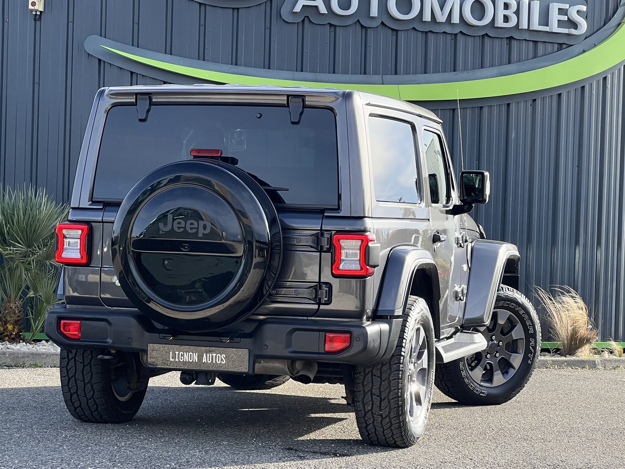 Photo Jeep Wrangler Overland JL 3 Porte Essence 2.0 T 272 ch 4 places Hard top - Attelage