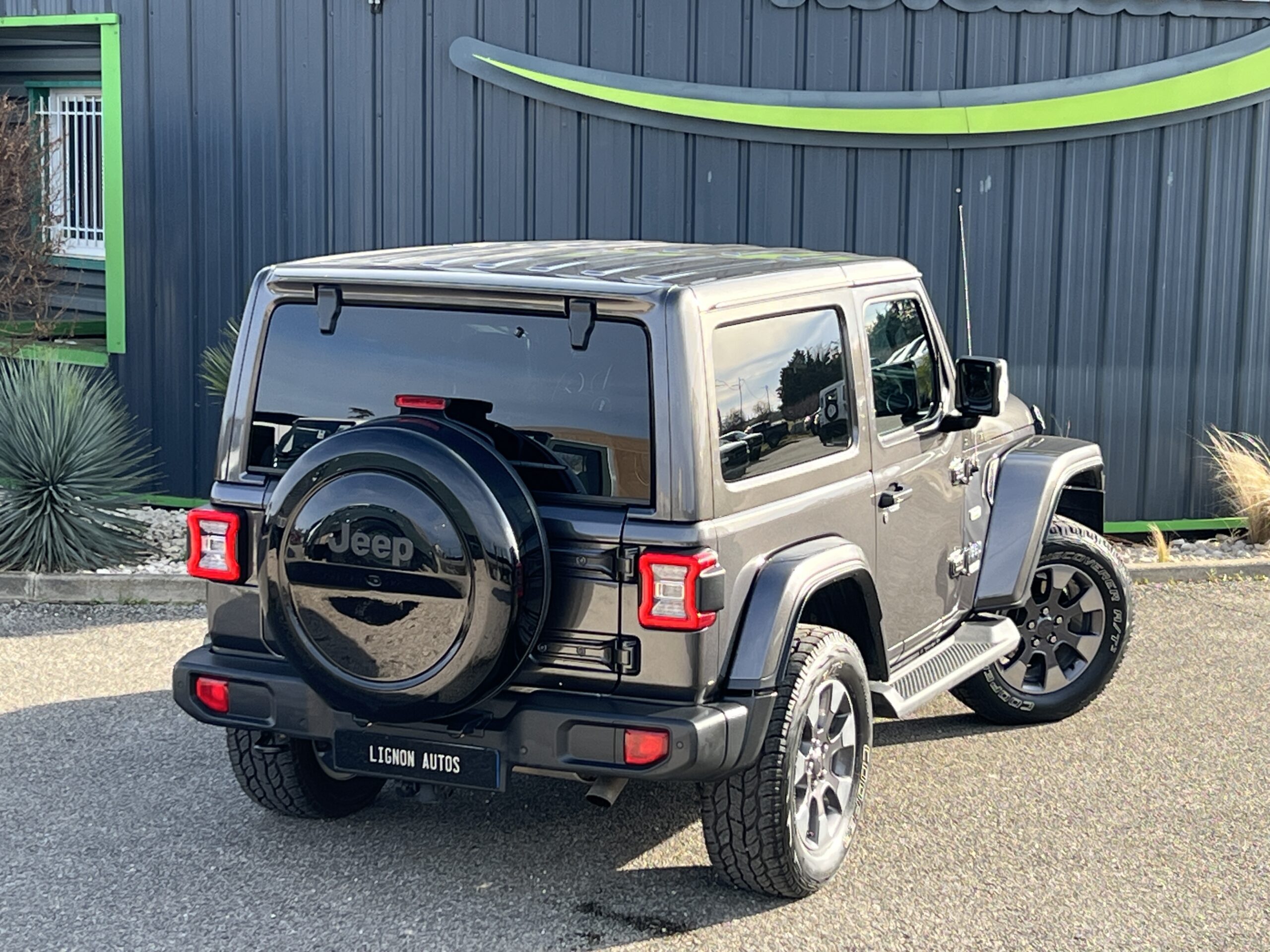 Photo Jeep Wrangler Overland JL 3 Porte Essence 2.0 T 272 ch 4 places Hard top - Attelage