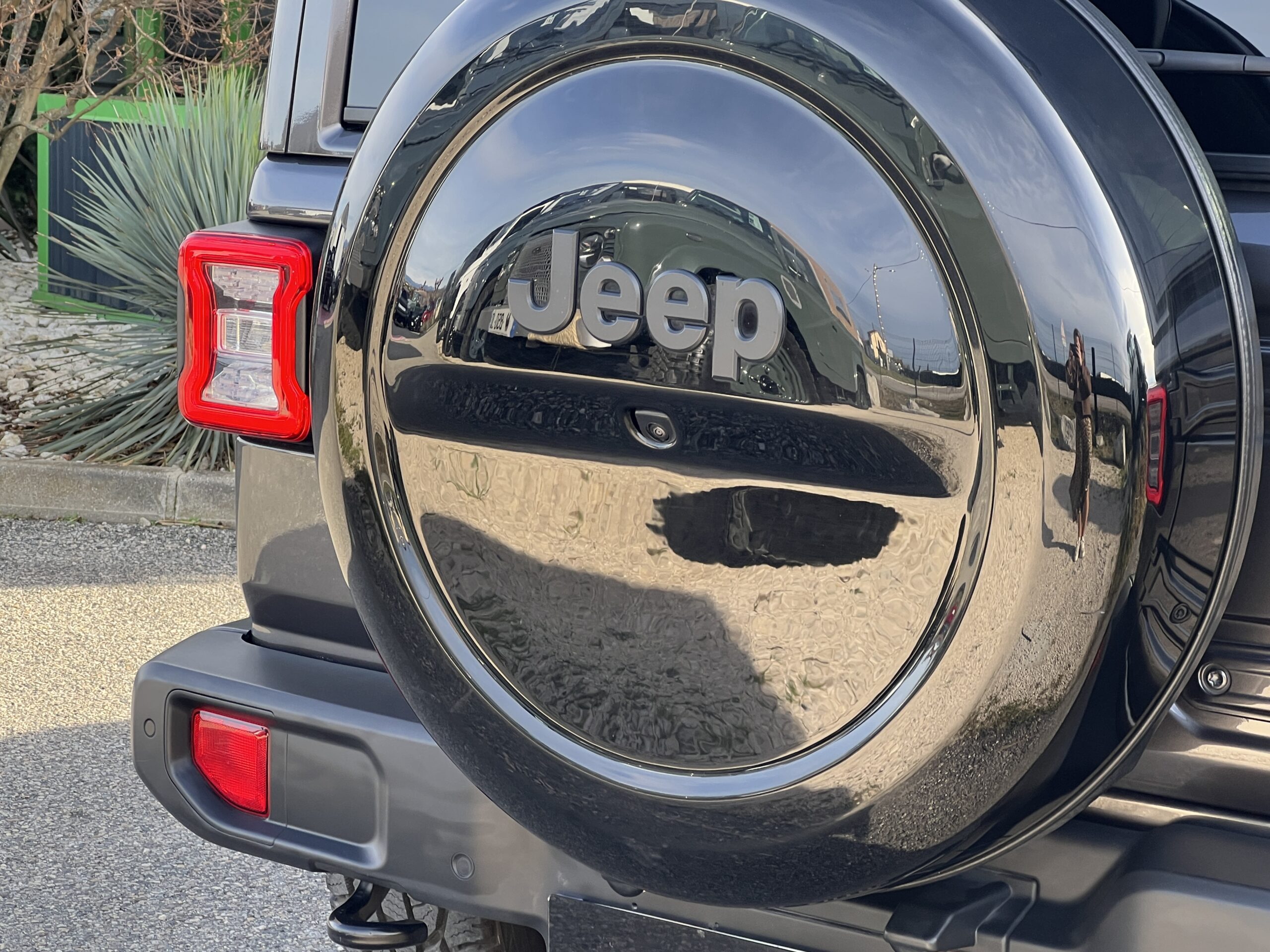 Photo Jeep Wrangler Overland JL 3 Porte Essence 2.0 T 272 ch 4 places Hard top - Attelage