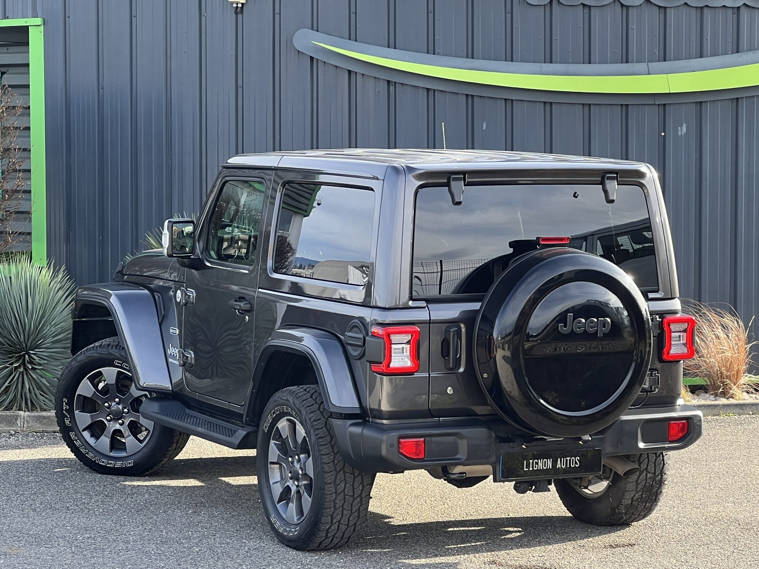 Photo Jeep Wrangler Overland JL 3 Porte Essence 2.0 T 272 ch 4 places Hard top - Attelage