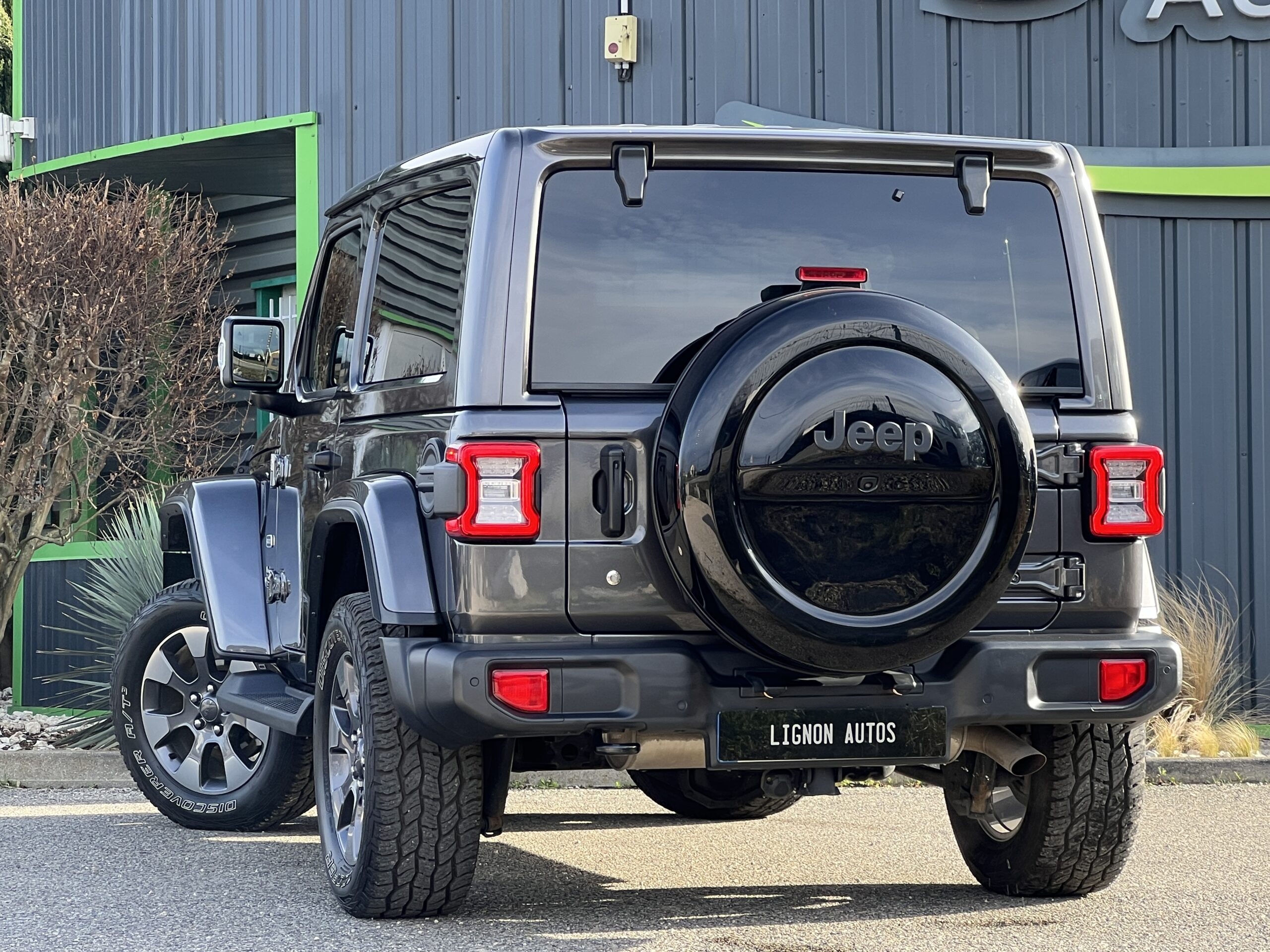 Photo Jeep Wrangler Overland JL 3 Porte Essence 2.0 T 272 ch 4 places Hard top - Attelage