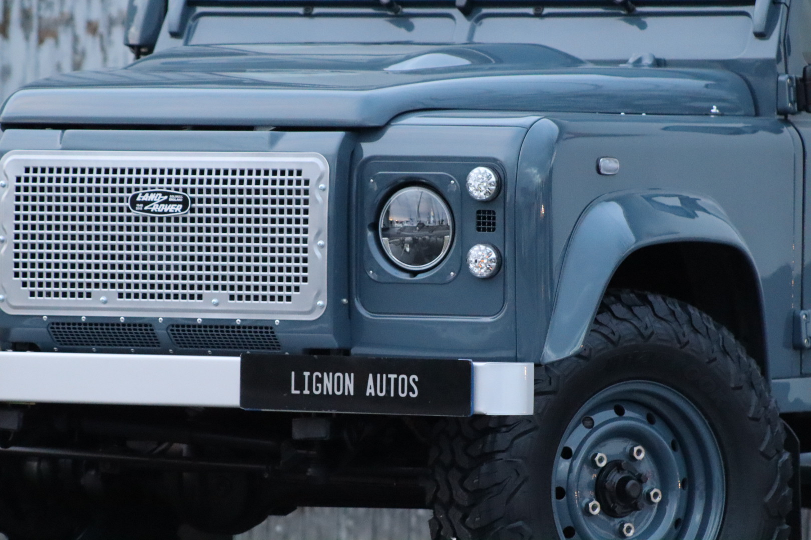 Land Rover Defender 110 td4 2.2l sw 5 places "R.A.F Blue"