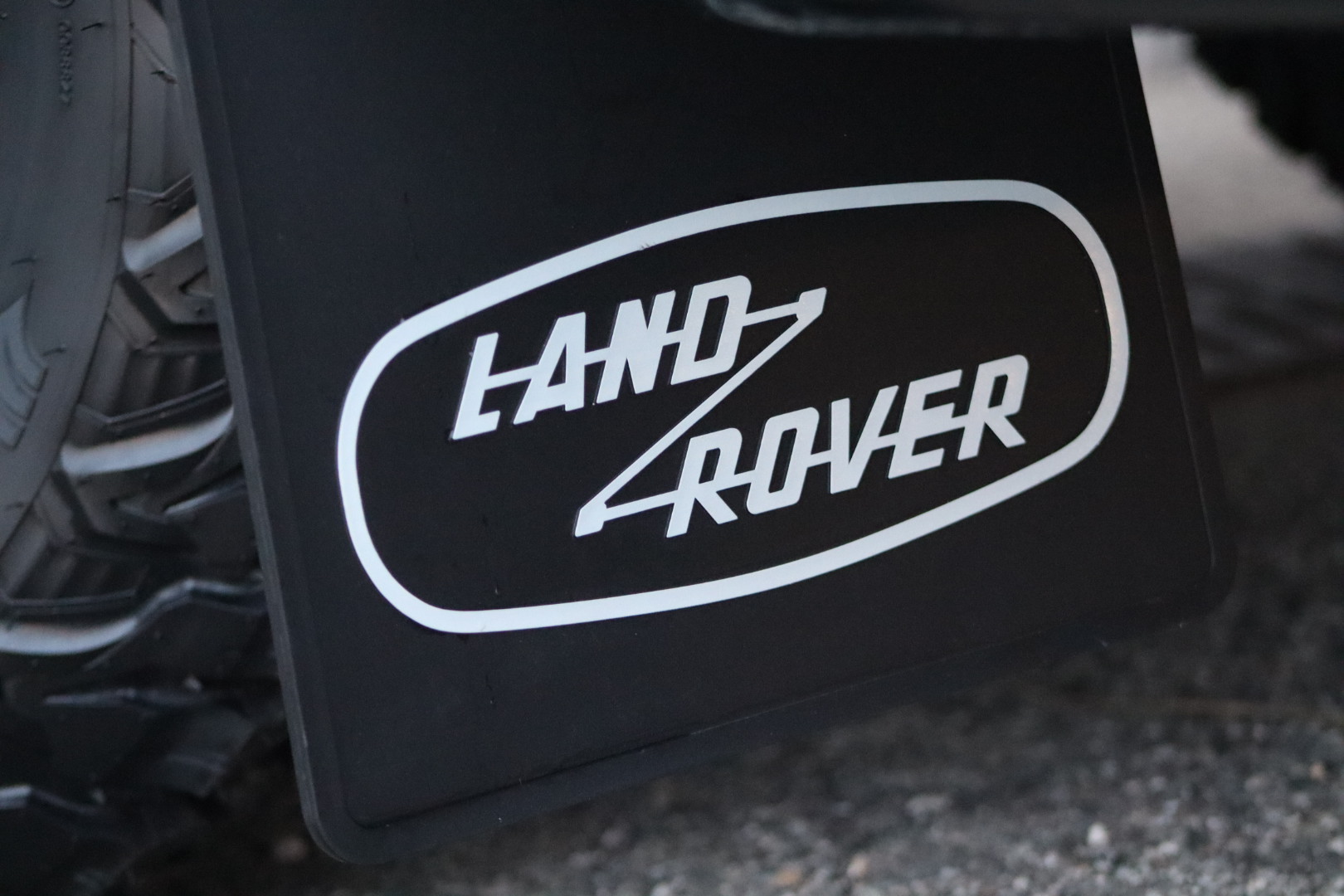 Photo Land Rover Defender 110 td4 2.2l sw 5 places "R.A.F Blue"