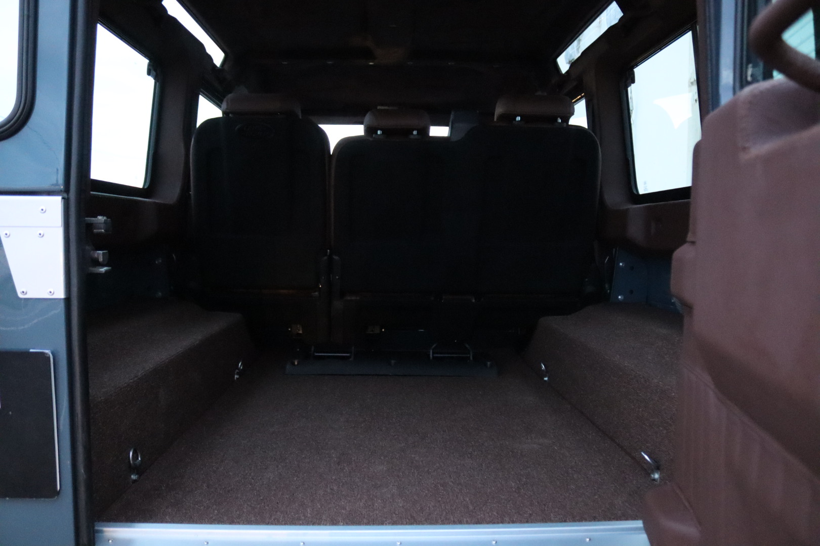 Photo Land Rover Defender 110 td4 2.2l sw 5 places "R.A.F Blue"