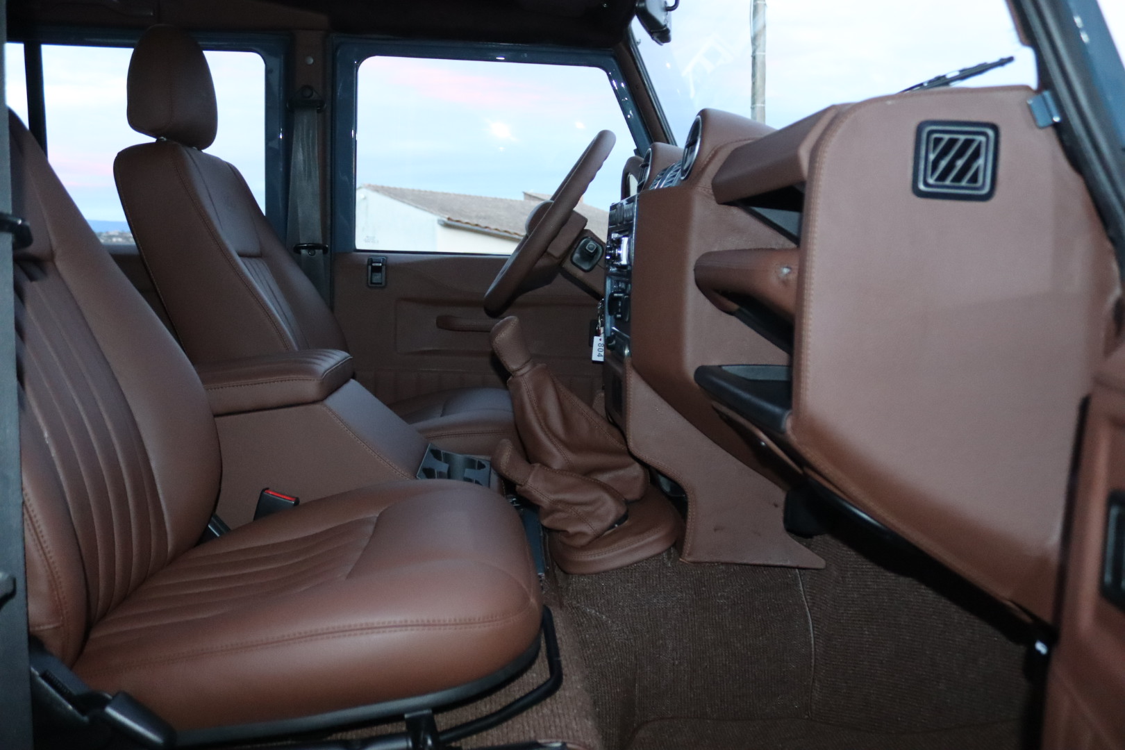 Photo Land Rover Defender 110 td4 2.2l sw 5 places "R.A.F Blue"