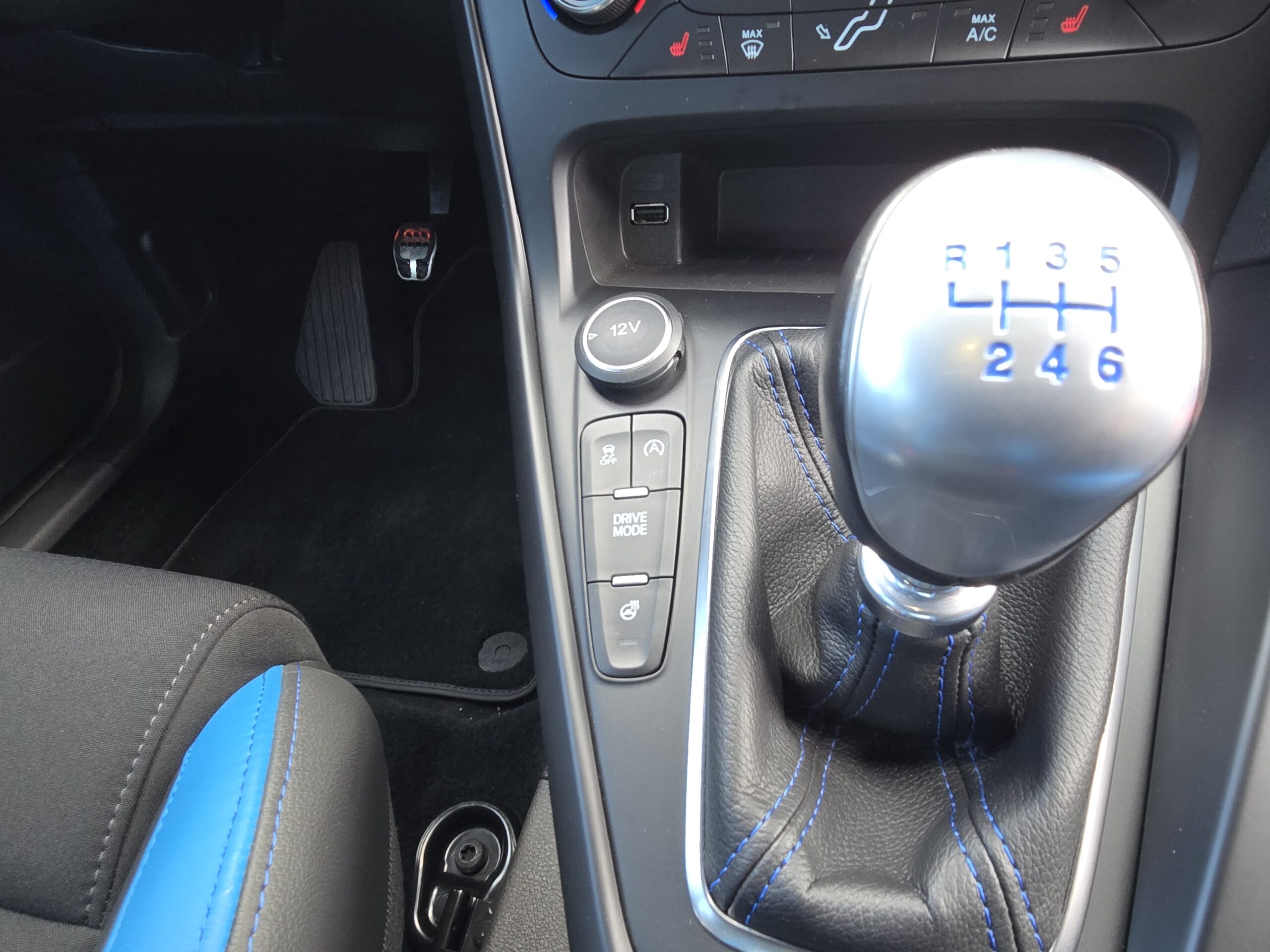 Photo Ford Focus RS 2.3 350 CH Recaro - Hifi Sony - GPS - CARPLAY - PAS DE MALUS