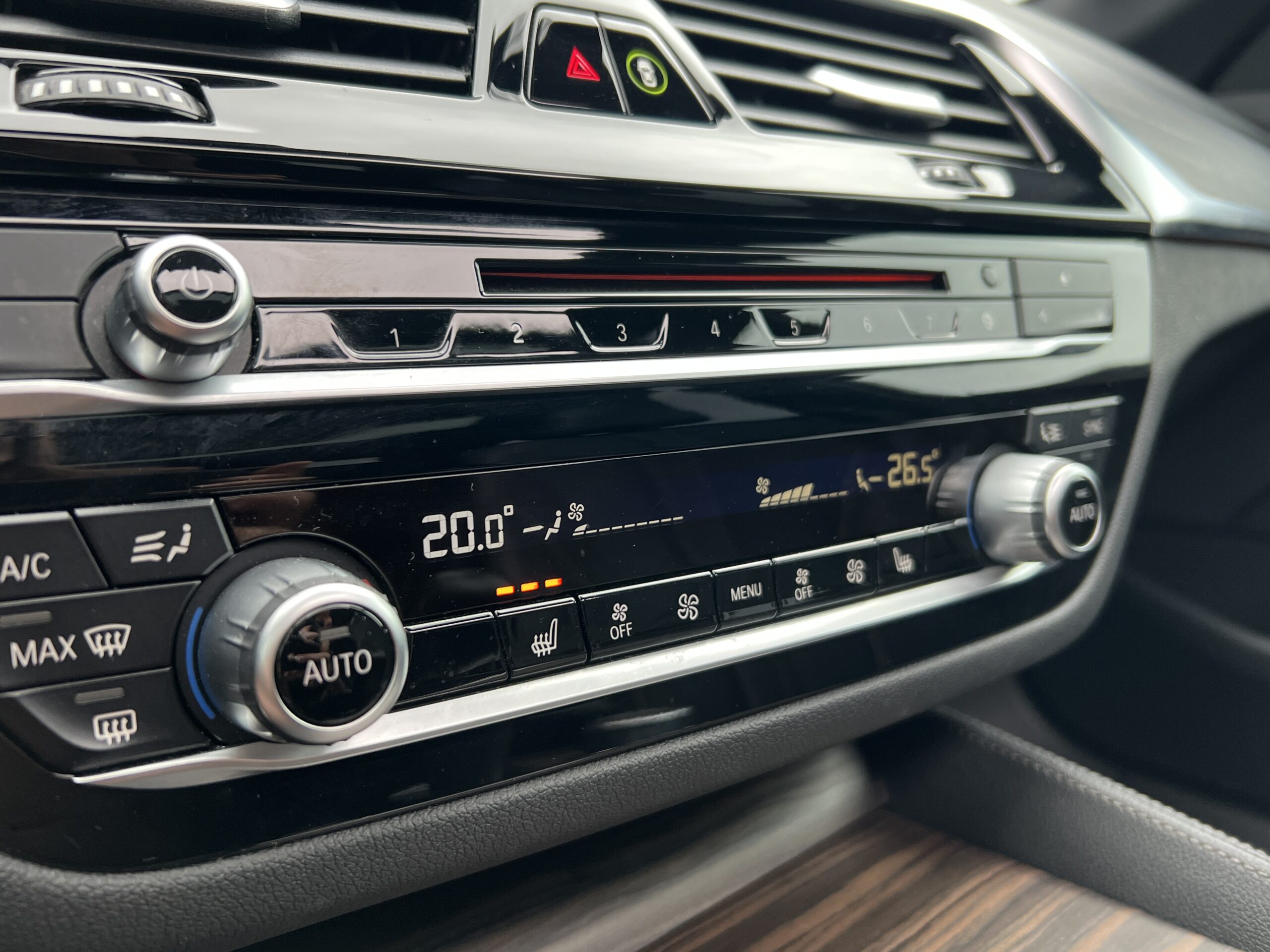 Photo BMW Serie 540i XDrive 340 ch LUXURY LINE BVA8 Touring