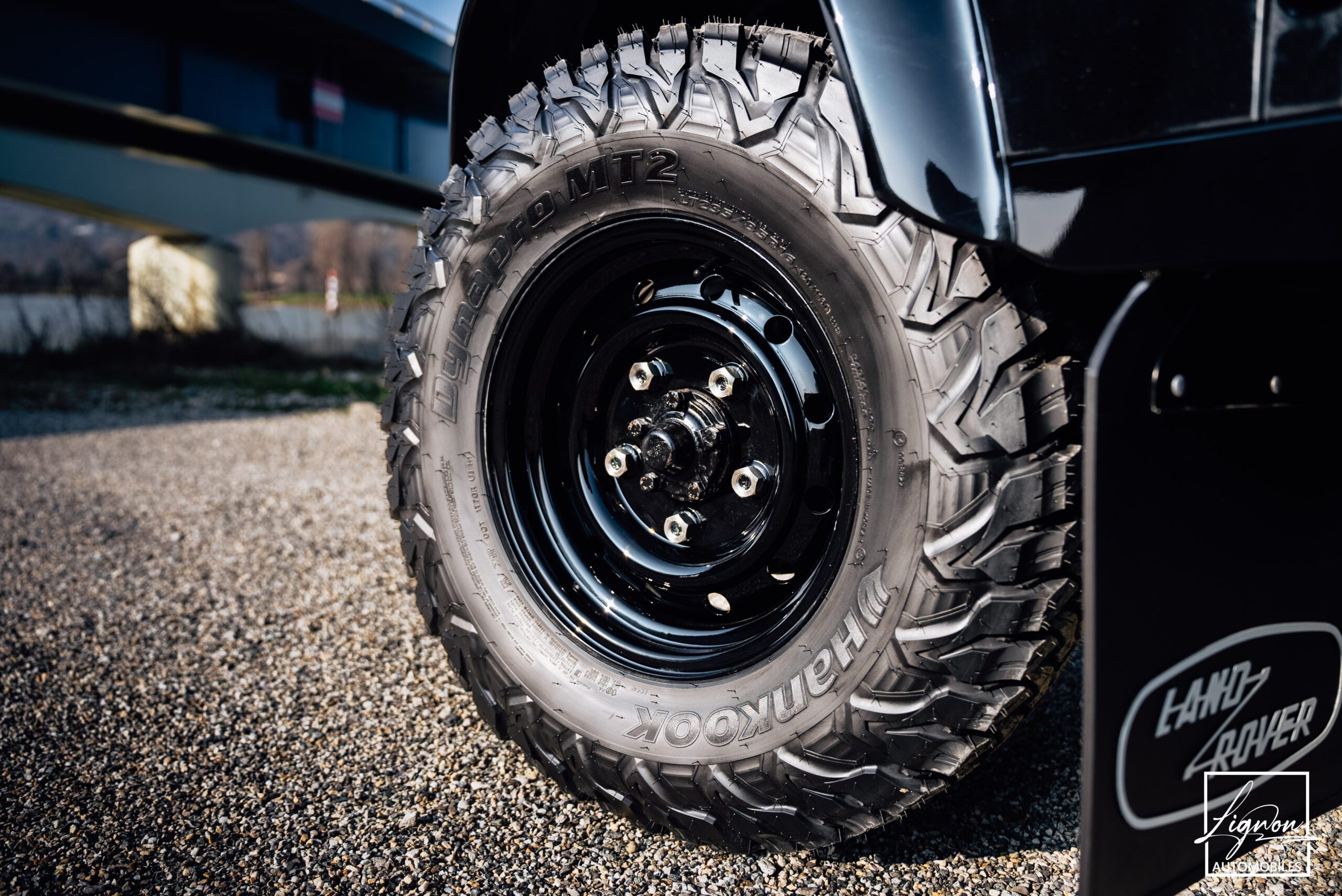 Photo Land Rover Defender 90 td4 2.2 Soft Top "Santorini Black"