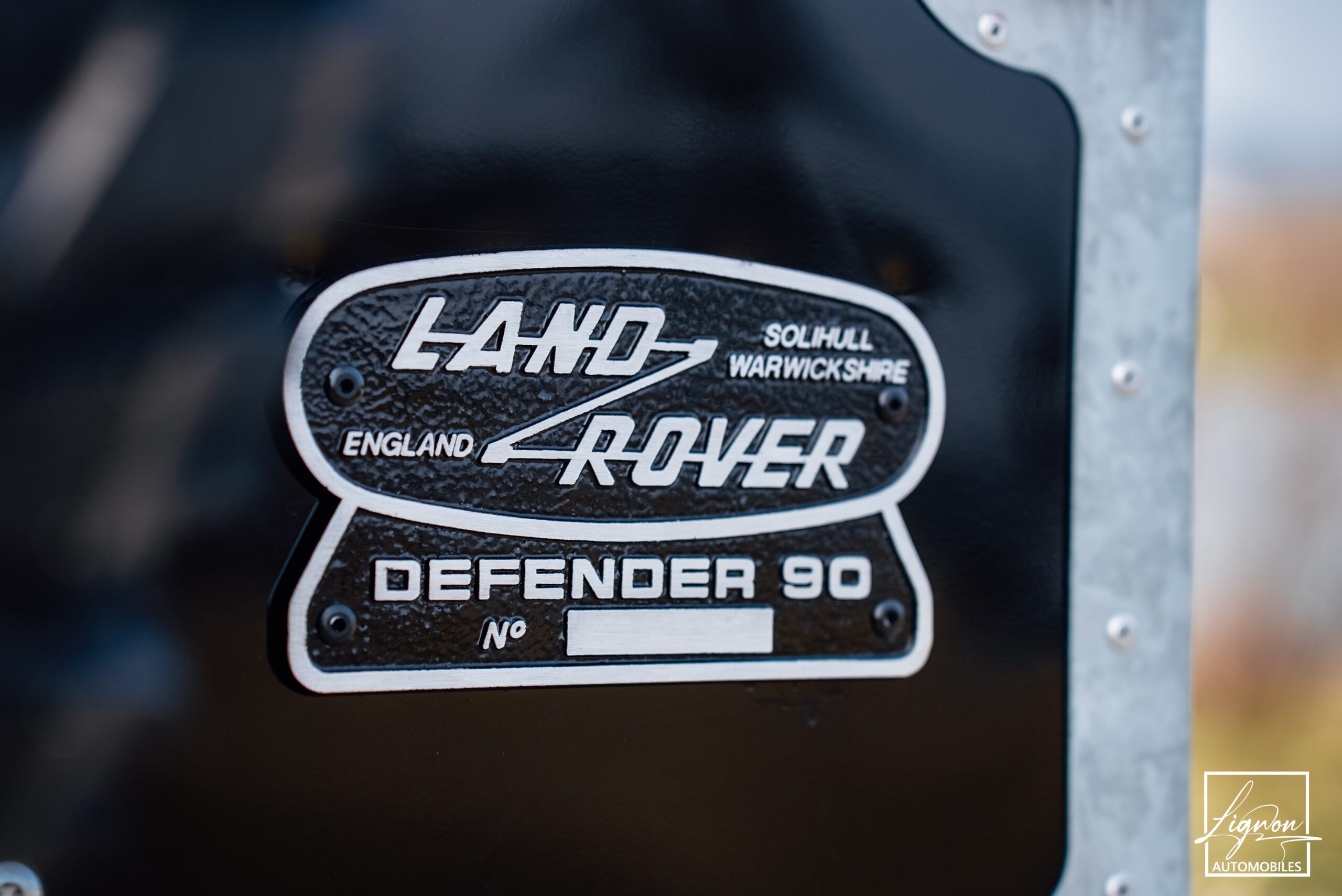 Photo Land Rover Defender 90 td4 2.2 Soft Top "Santorini Black"