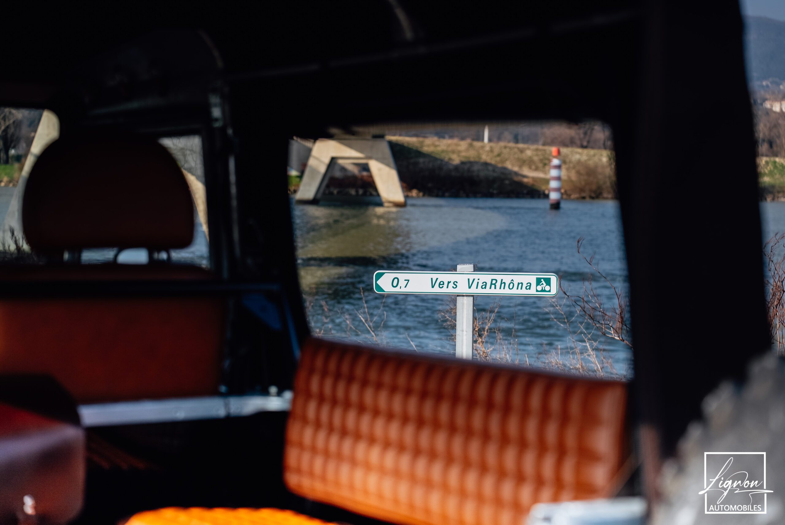 Photo Land Rover Defender 90 td4 2.2 Soft Top "Santorini Black"