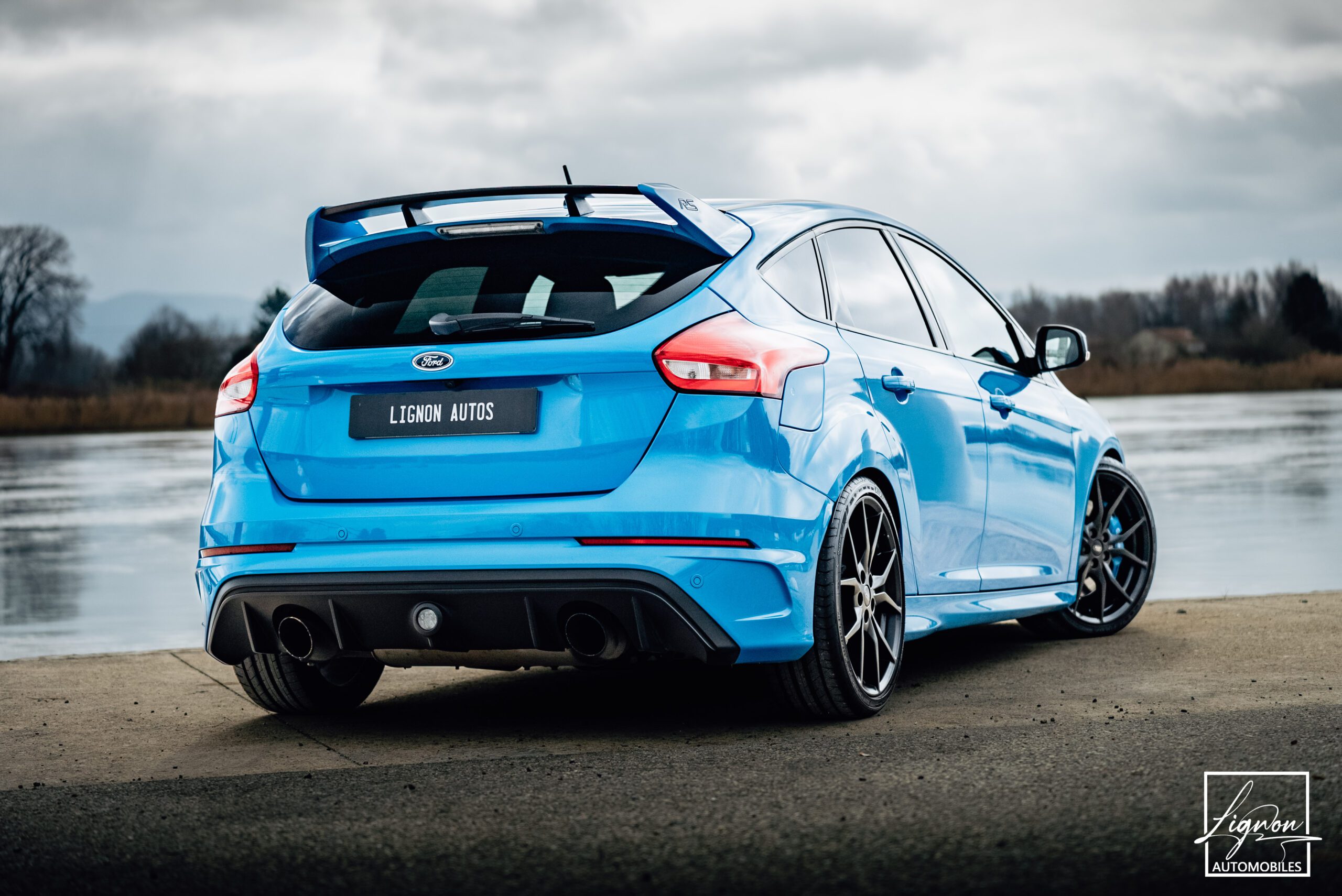 Photo Ford Focus RS 2.3 350 CH Ecoboost bleu - Recaro - Hifi Sony - GPS - CARPLAY - Caméra