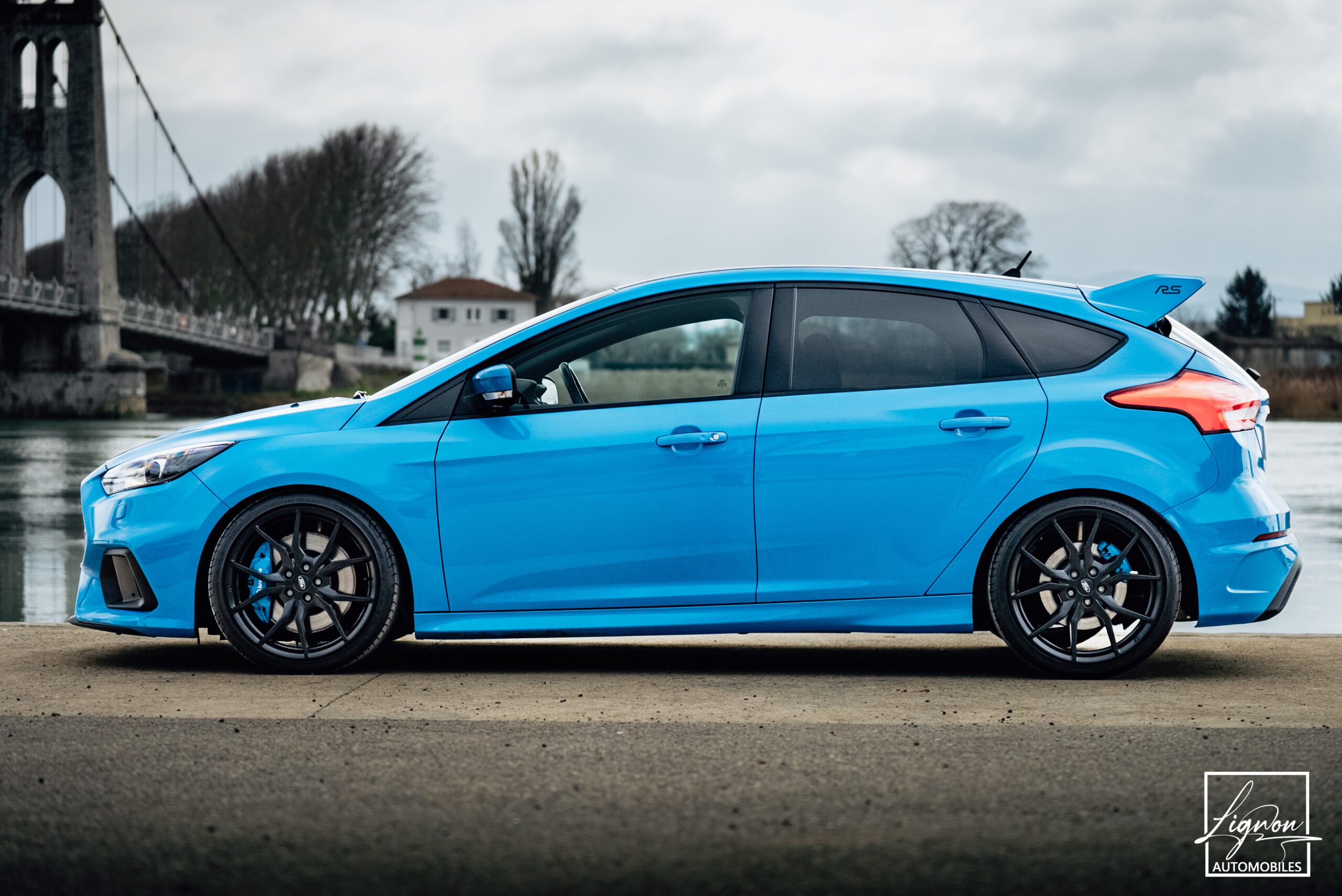 Photo Ford Focus RS 2.3 350 CH Ecoboost bleu - Recaro - Hifi Sony - GPS - CARPLAY - Caméra