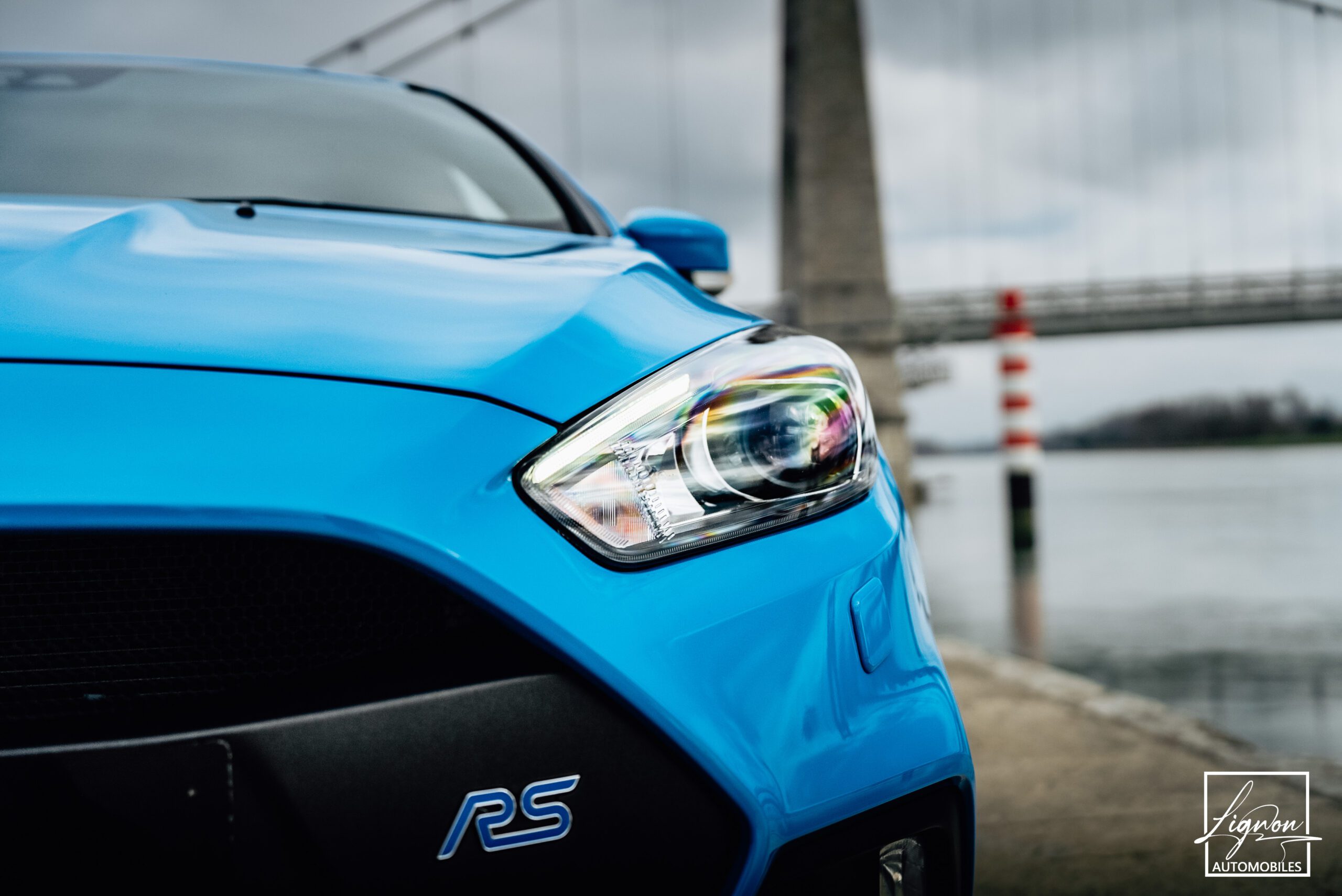 Photo Ford Focus RS 2.3 350 CH Ecoboost bleu - Recaro - Hifi Sony - GPS - CARPLAY - Caméra